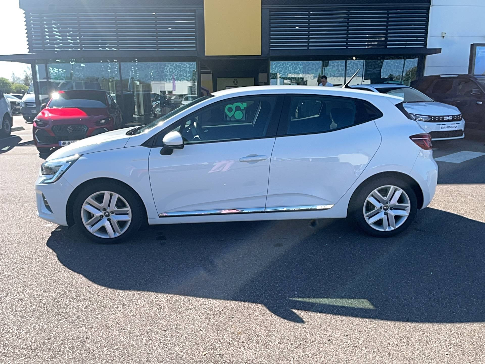 Vente en ligne Renault Clio 5 Clio E-Tech 140 - 21N au prix de 15 491 €