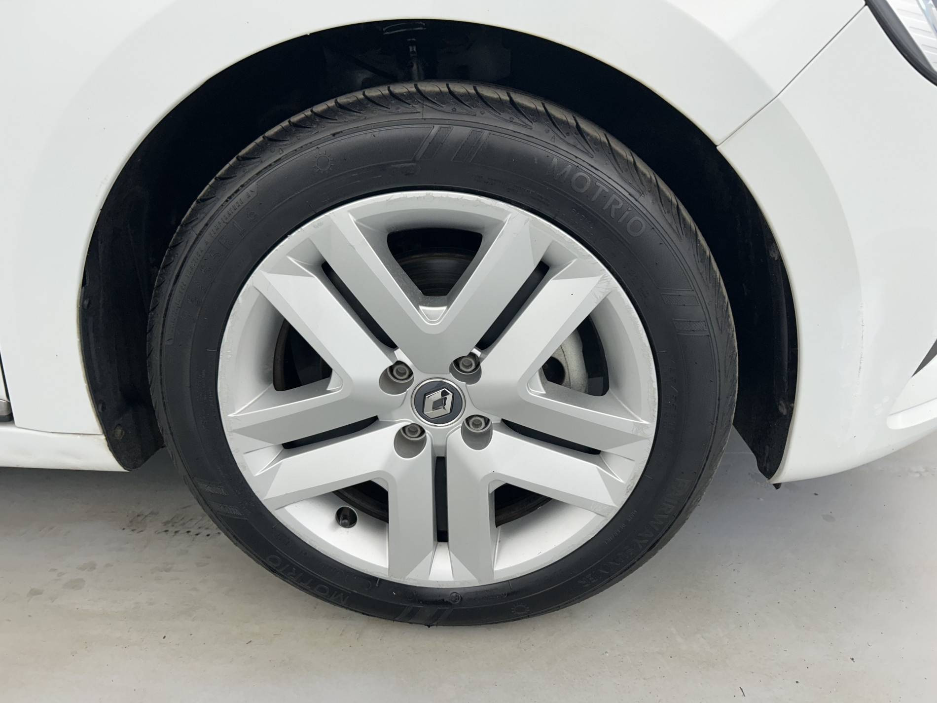 Vente en ligne Renault Clio 5 Clio E-Tech 140 - 21N au prix de 13 790 €