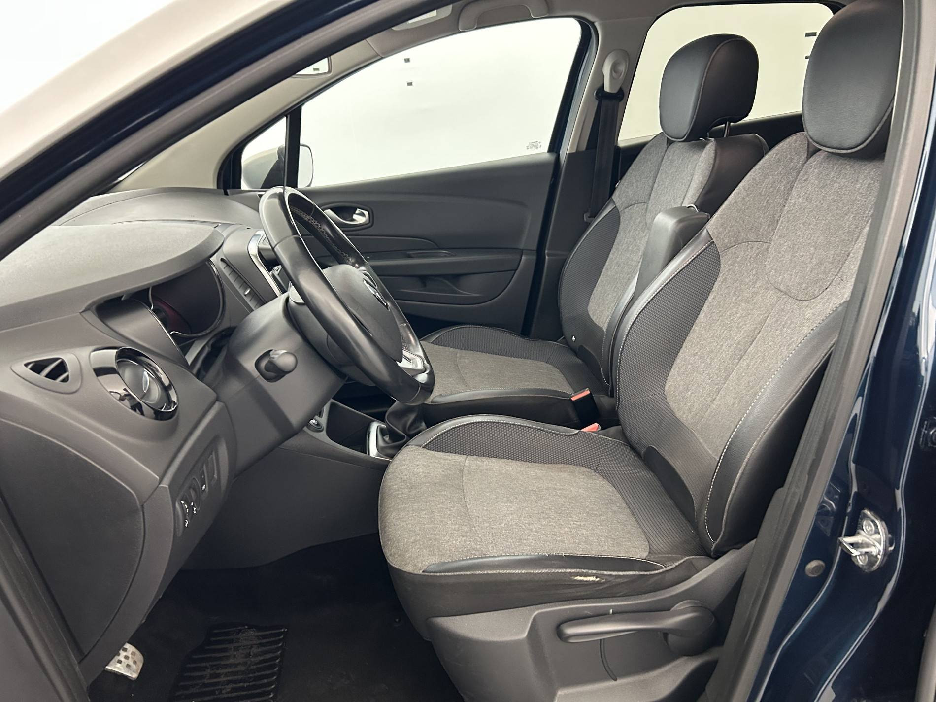 Vente en ligne Renault Captur  dCi 90 au prix de 10 990 €