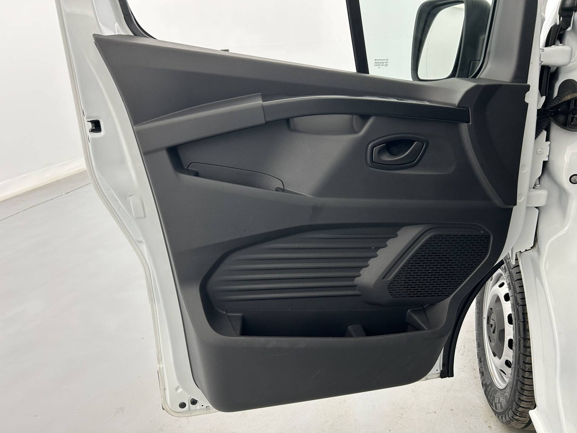 Vente en ligne Renault Trafic 3 Fourgon TRAFIC FGN L2H1 3000 KG BLUE DCI 130 au prix de 22 980 €
