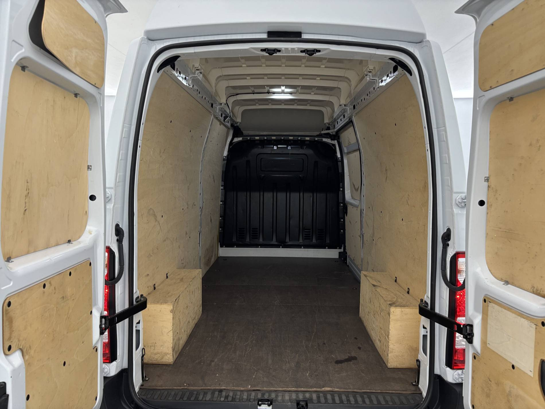 Vente en ligne Renault Master Fourgon MASTER FGN TRAC F3500 L3H3 BLUE DCI 135 au prix de 27 990 €