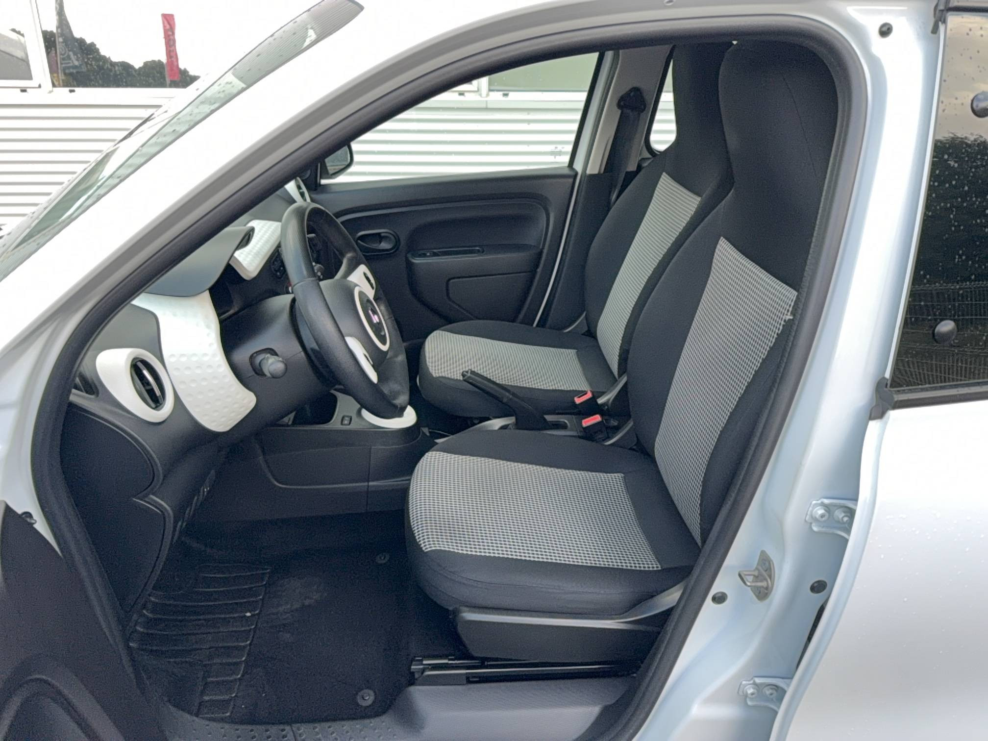 Vente en ligne Renault Twingo Electrique Twingo III E-Tech au prix de 12 990 €