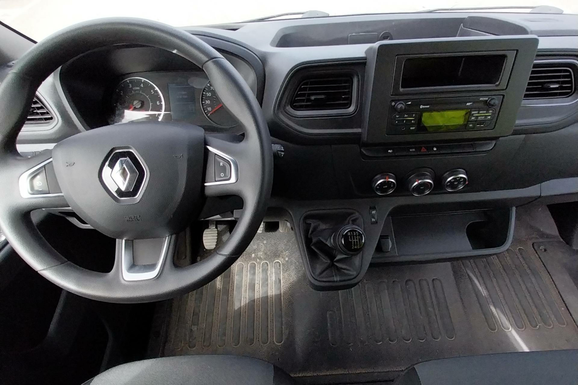 Vente en ligne Renault Master Fourgon MASTER FGN TRAC F3500 L3H3 BLUE DCI 135 au prix de 32 390 €