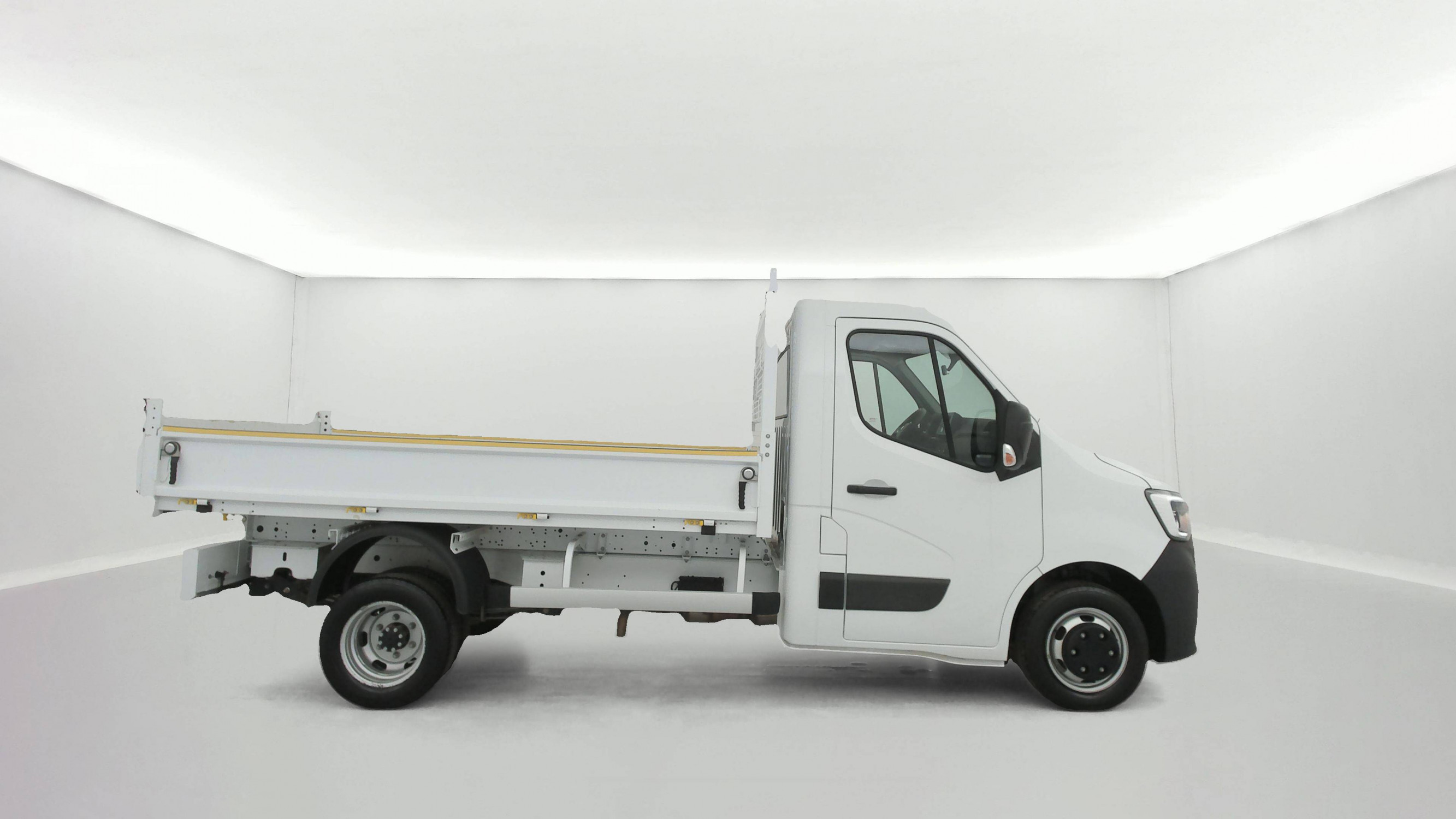 Vente en ligne Renault Master 3 Châssis Cabine MASTER CC PROP RJ3500 L2 PAFC BLUE DCI 130 EURO VI au prix de 32 400 €