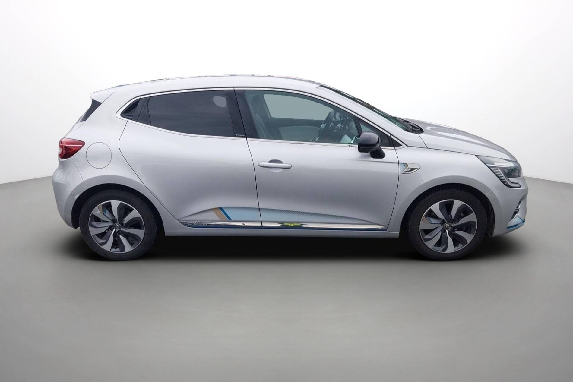 Vente en ligne Renault Clio 5 Clio E-Tech 140 - 21 au prix de 15 990 €