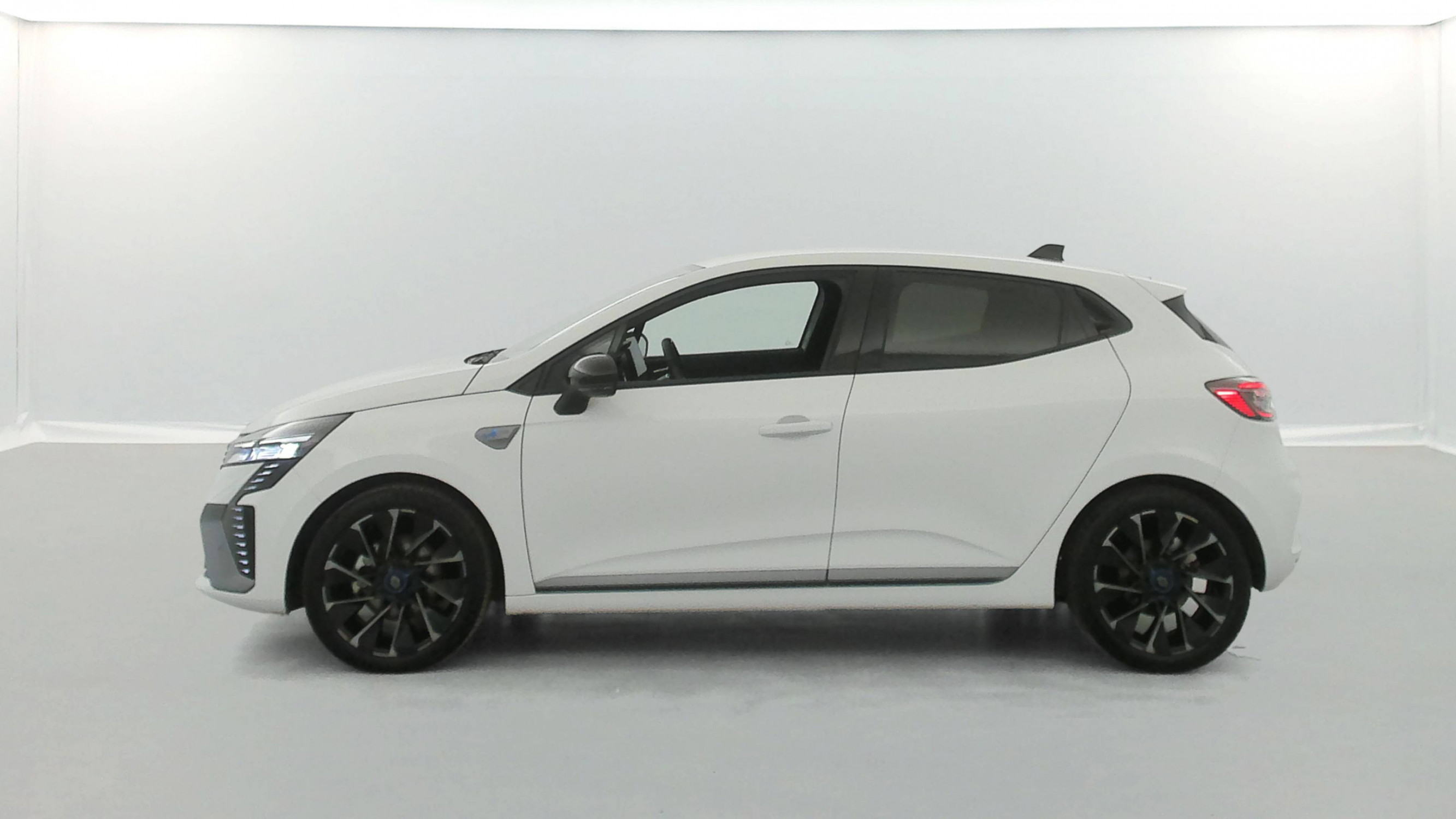 Vente en ligne Renault Clio 5 Clio E-Tech full hybrid 145 au prix de 20 500 €