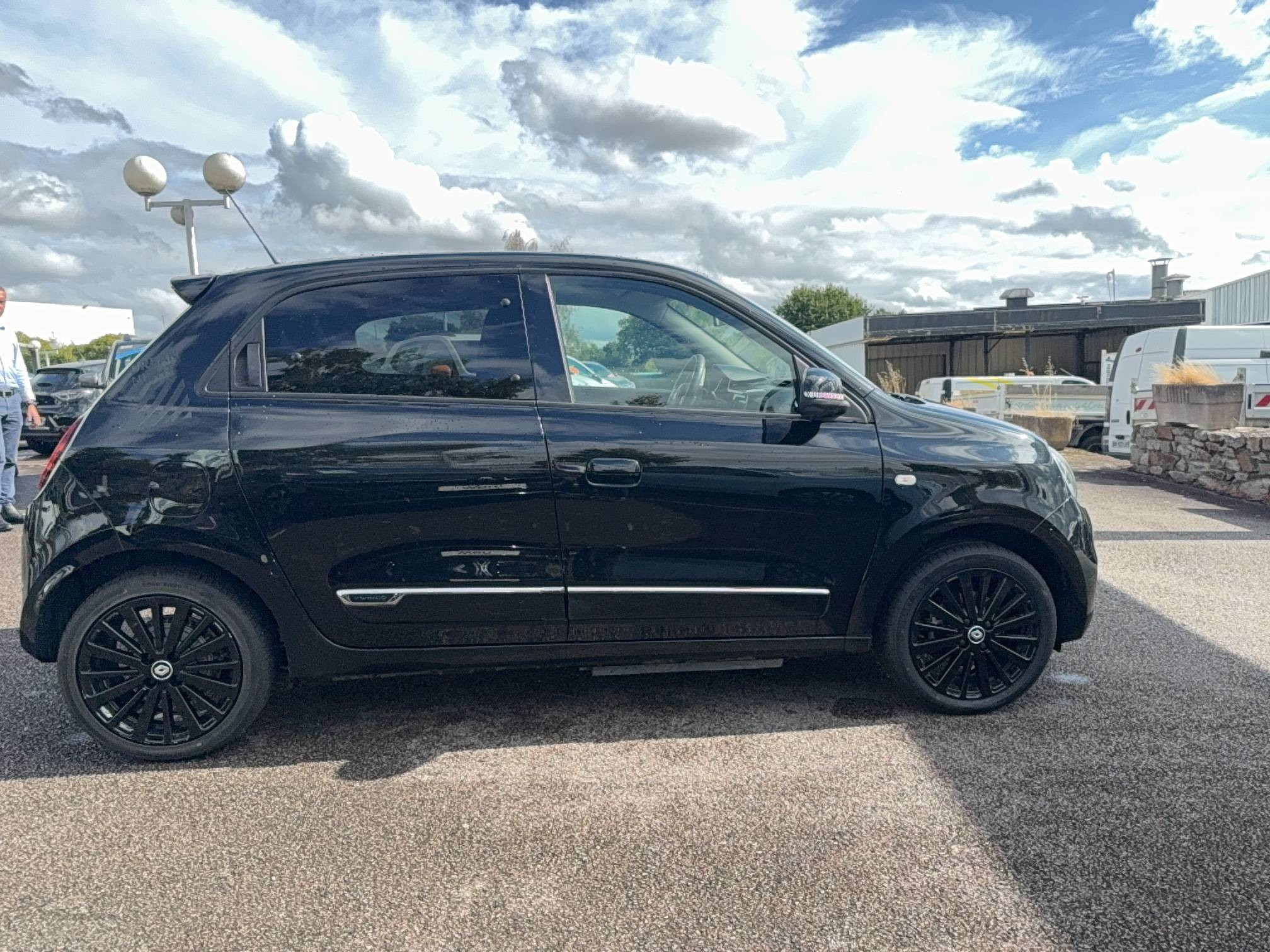 Vente en ligne Renault Twingo Electrique Twingo III E-Tech au prix de 11 590 €