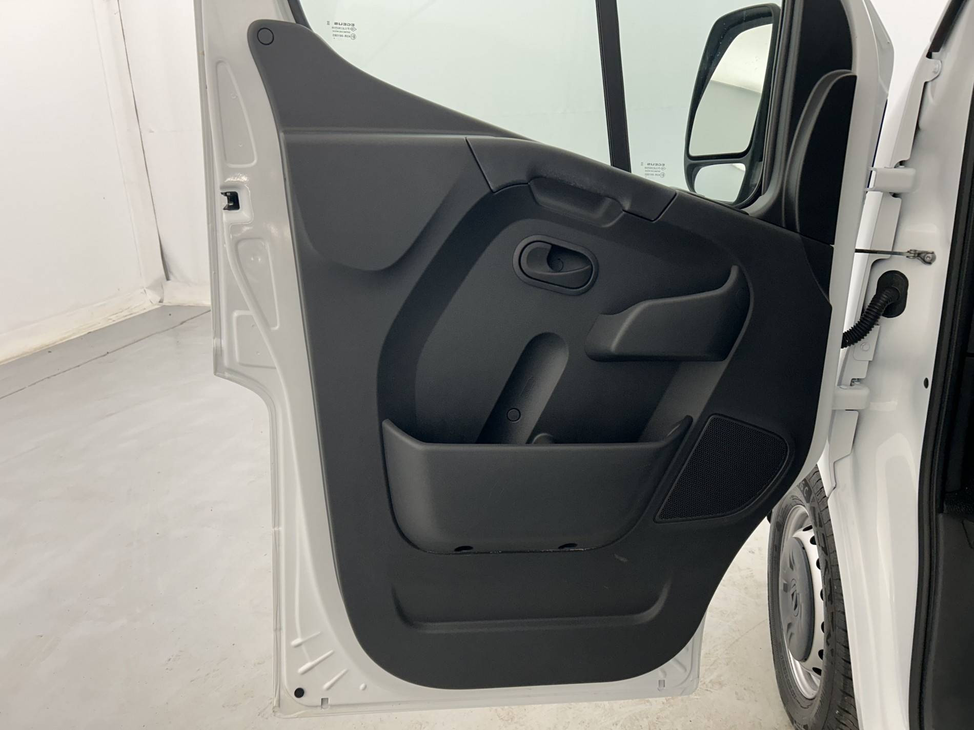 Vente en ligne Renault Master Fourgon MASTER FGN TRAC F3500 L2H2 BLUE DCI 135 au prix de 24 690 €