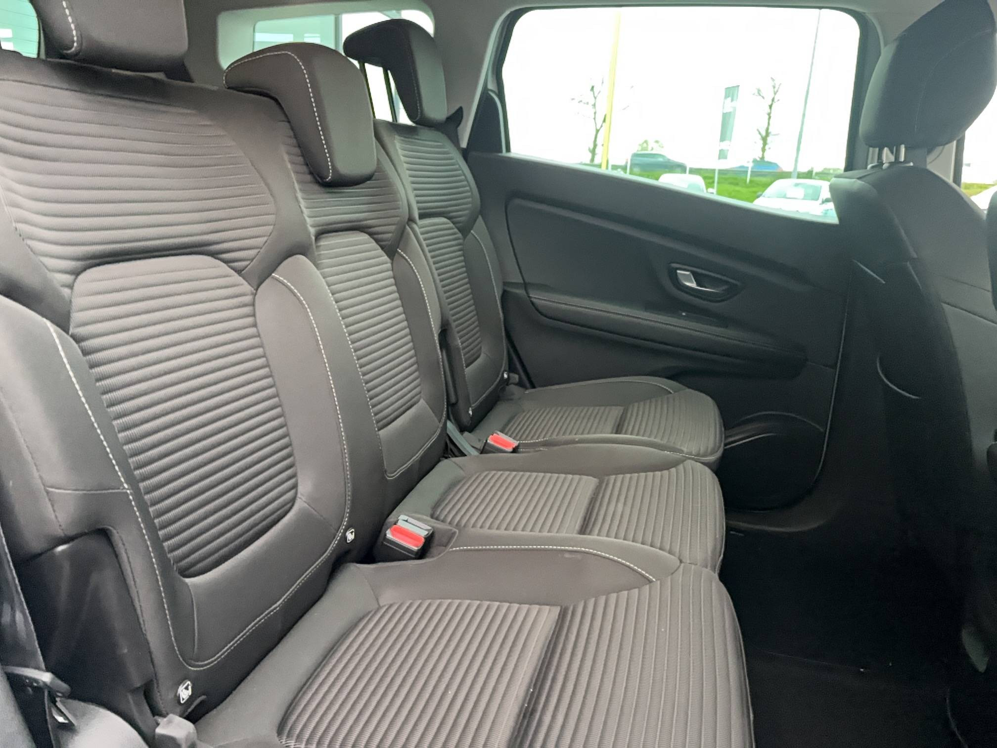 Vente en ligne Renault Grand Scenic 4 Grand Scenic TCe 140 FAP EDC - 21 au prix de 16 690 €