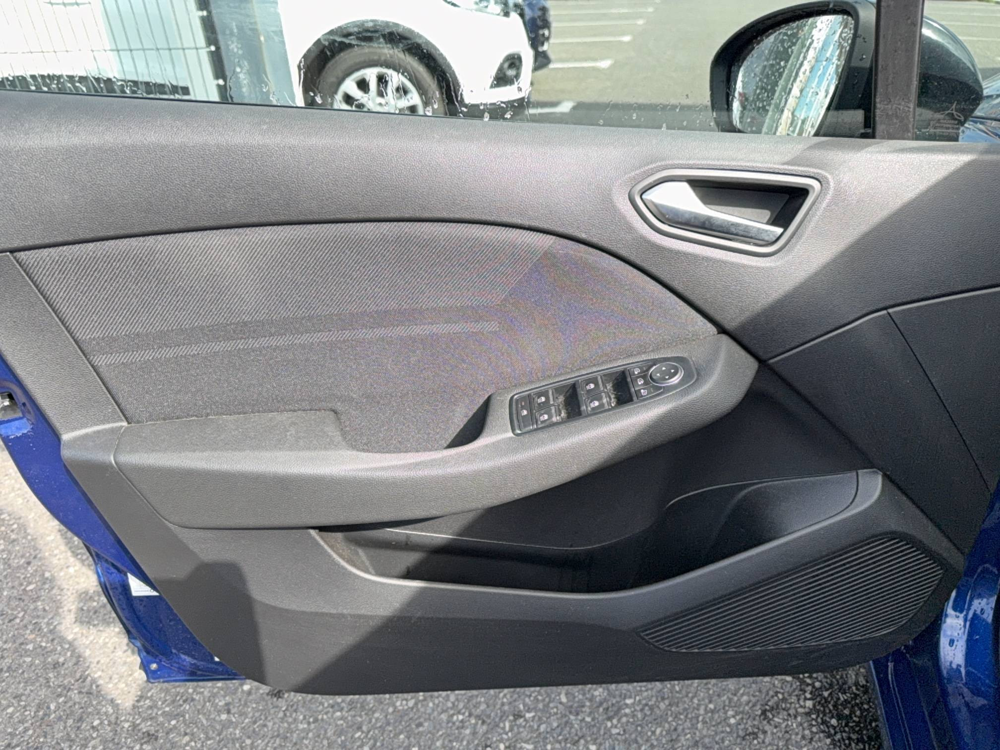 Vente en ligne Renault Clio 5 Clio E-Tech full hybrid 145 au prix de 21 500 €
