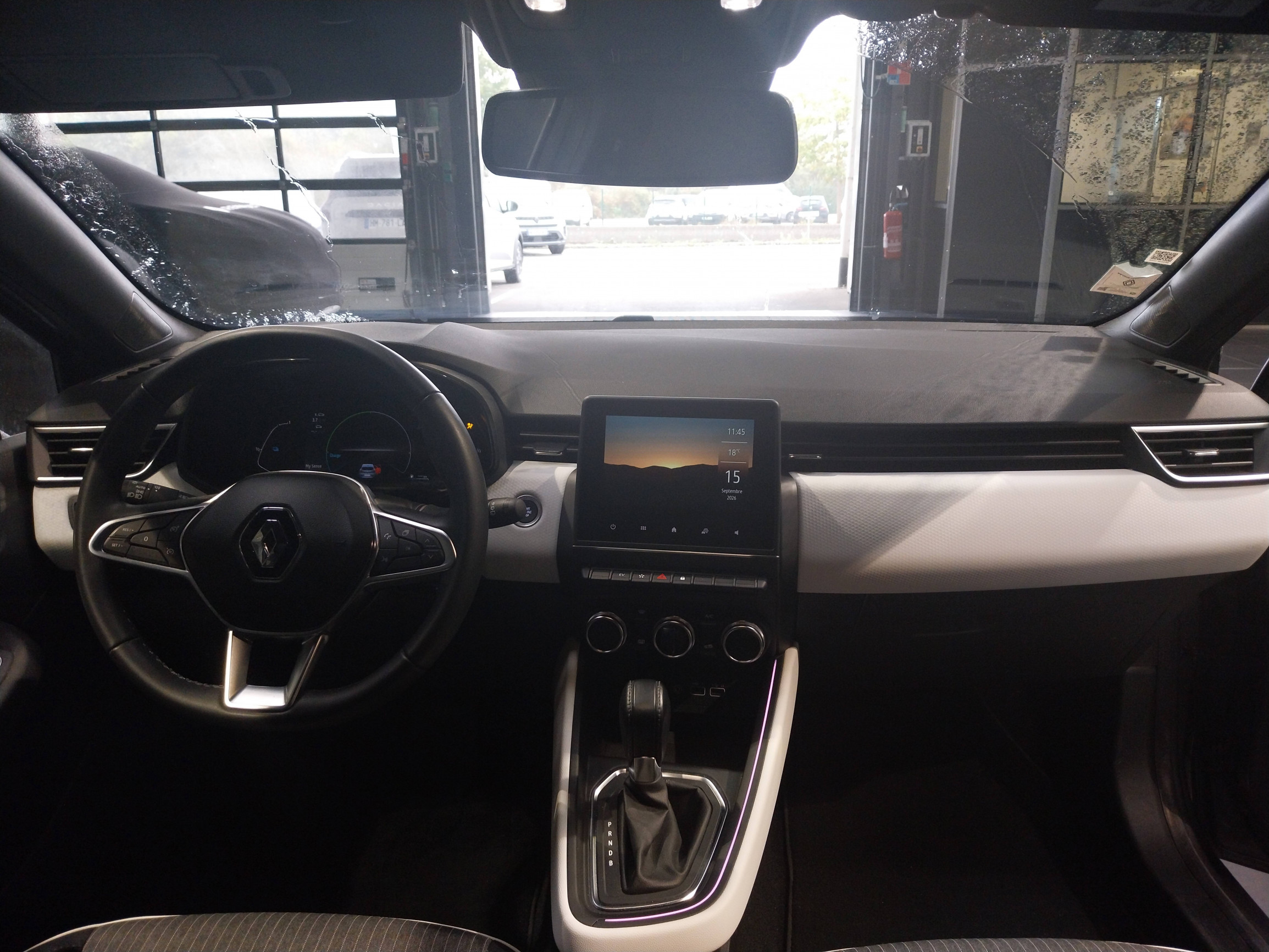 Vente en ligne Renault Clio 5 Clio E-Tech full hybrid 145 au prix de 17 990 €