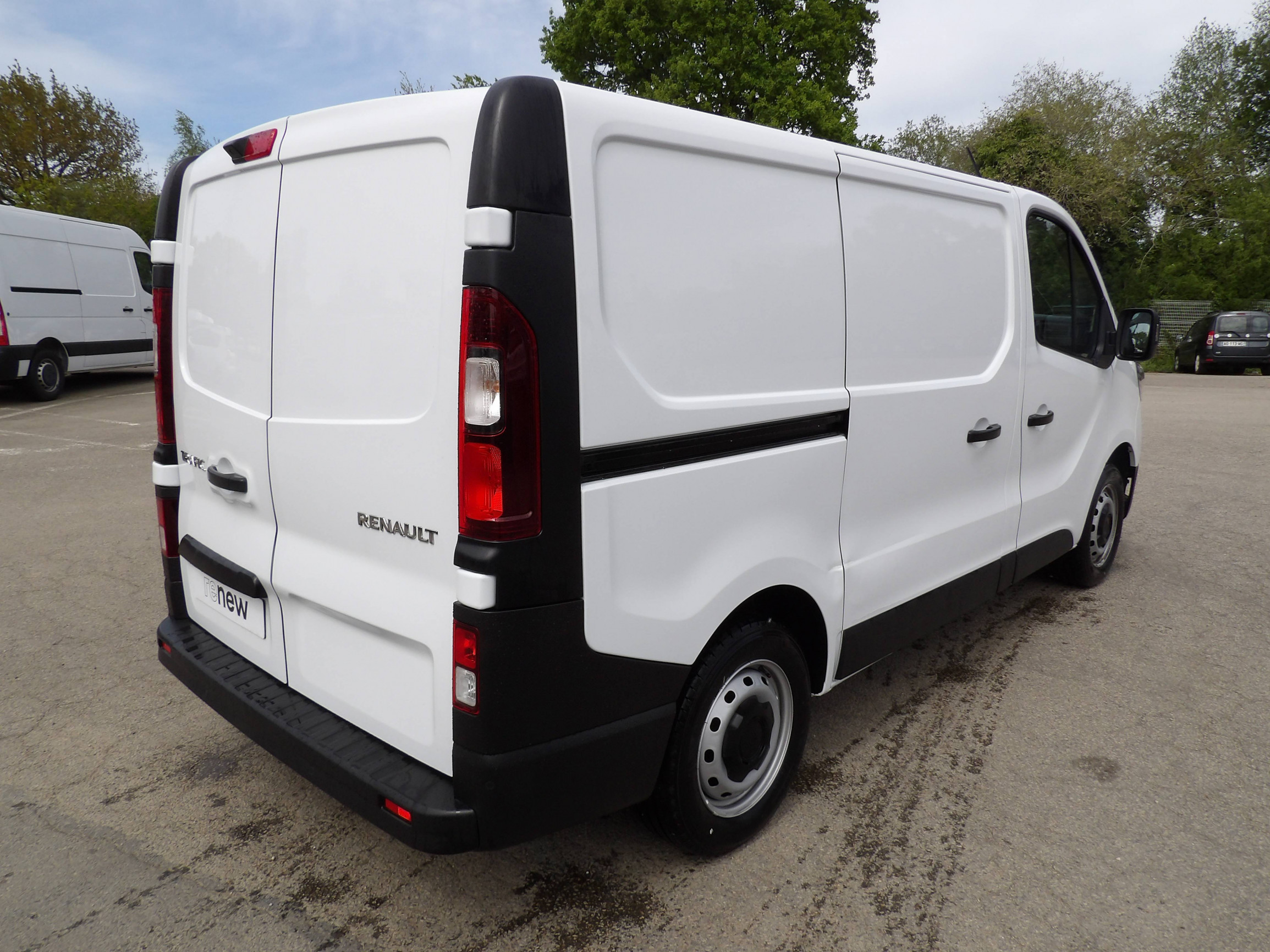 Vente en ligne Renault Trafic 3 Fourgon TRAFIC FG BLUE DCI 130 L1H1 3T GSR2 au prix de 28 999 €