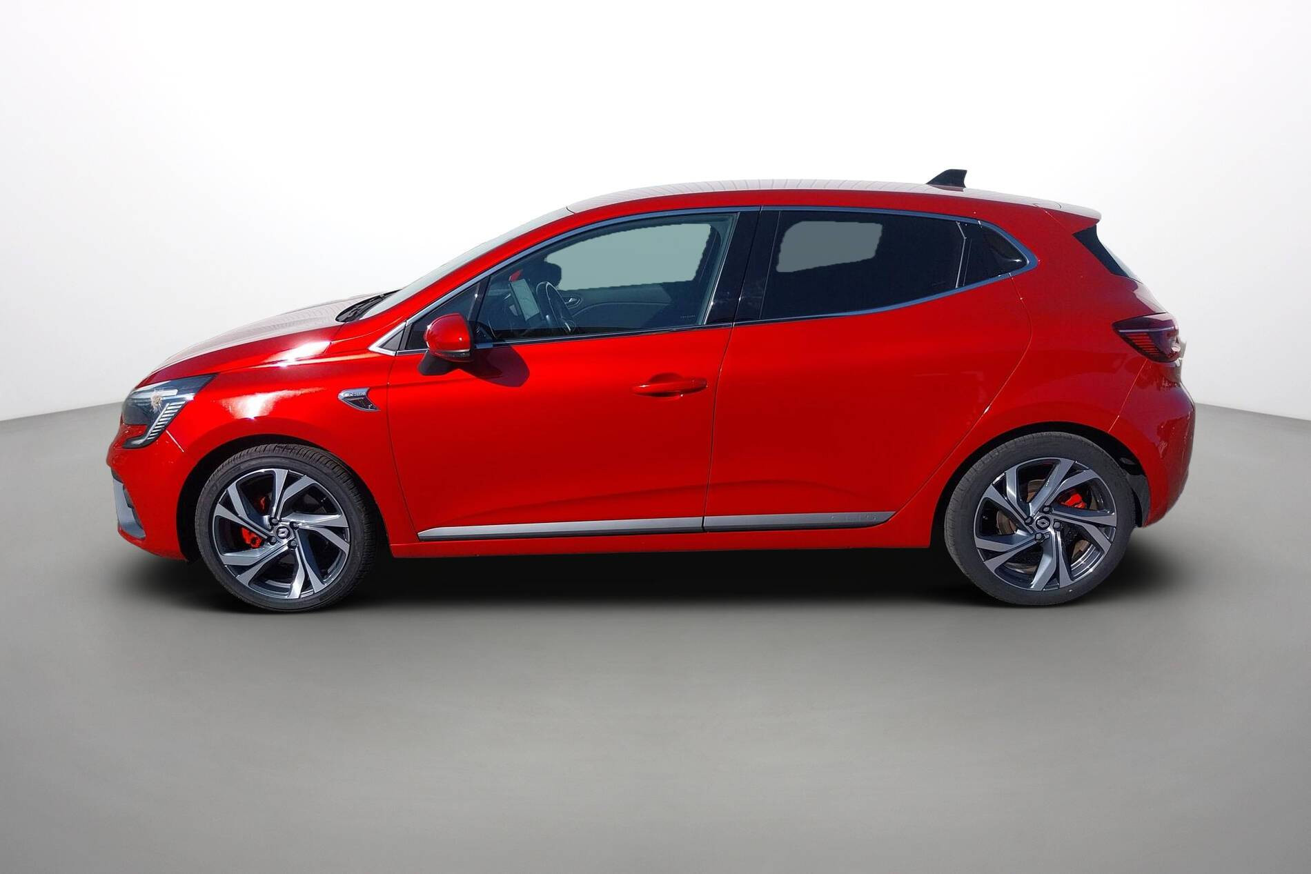 Vente en ligne Renault Clio 5 Clio E-Tech 140 - 21N au prix de 18 390 €