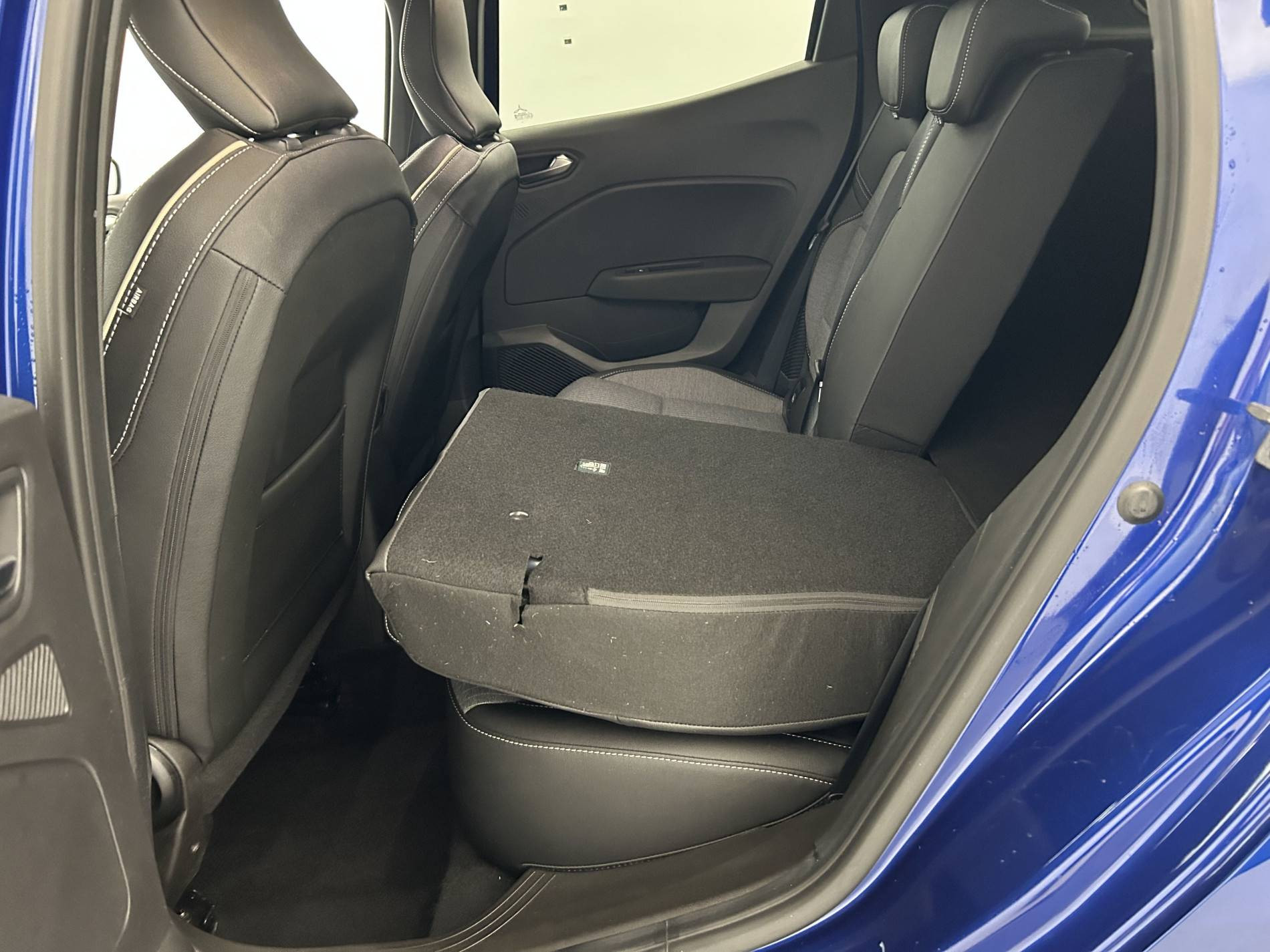 Vente en ligne Renault Clio 5 Clio E-Tech full hybrid 145 ch GSR2 au prix de 20 990 €