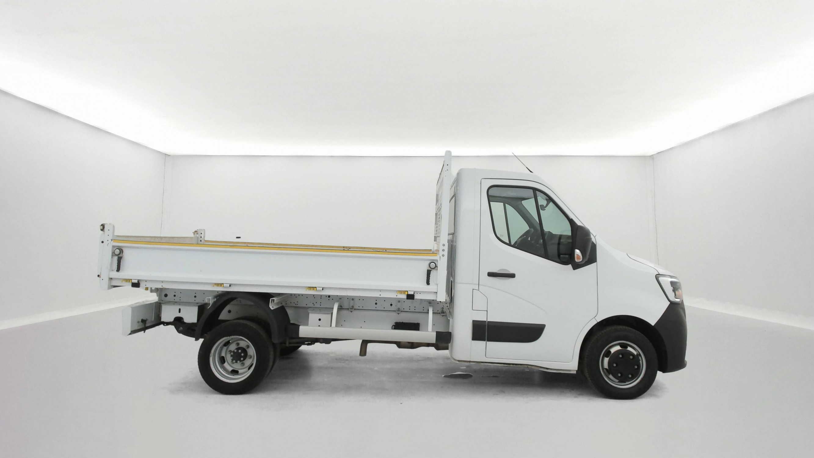 Vente en ligne Renault Master 3 Châssis Cabine MASTER BENNE CC PROP RJ3500 L2 PAFC BLUE DCI 130 EURO VI au prix de 32 890 €