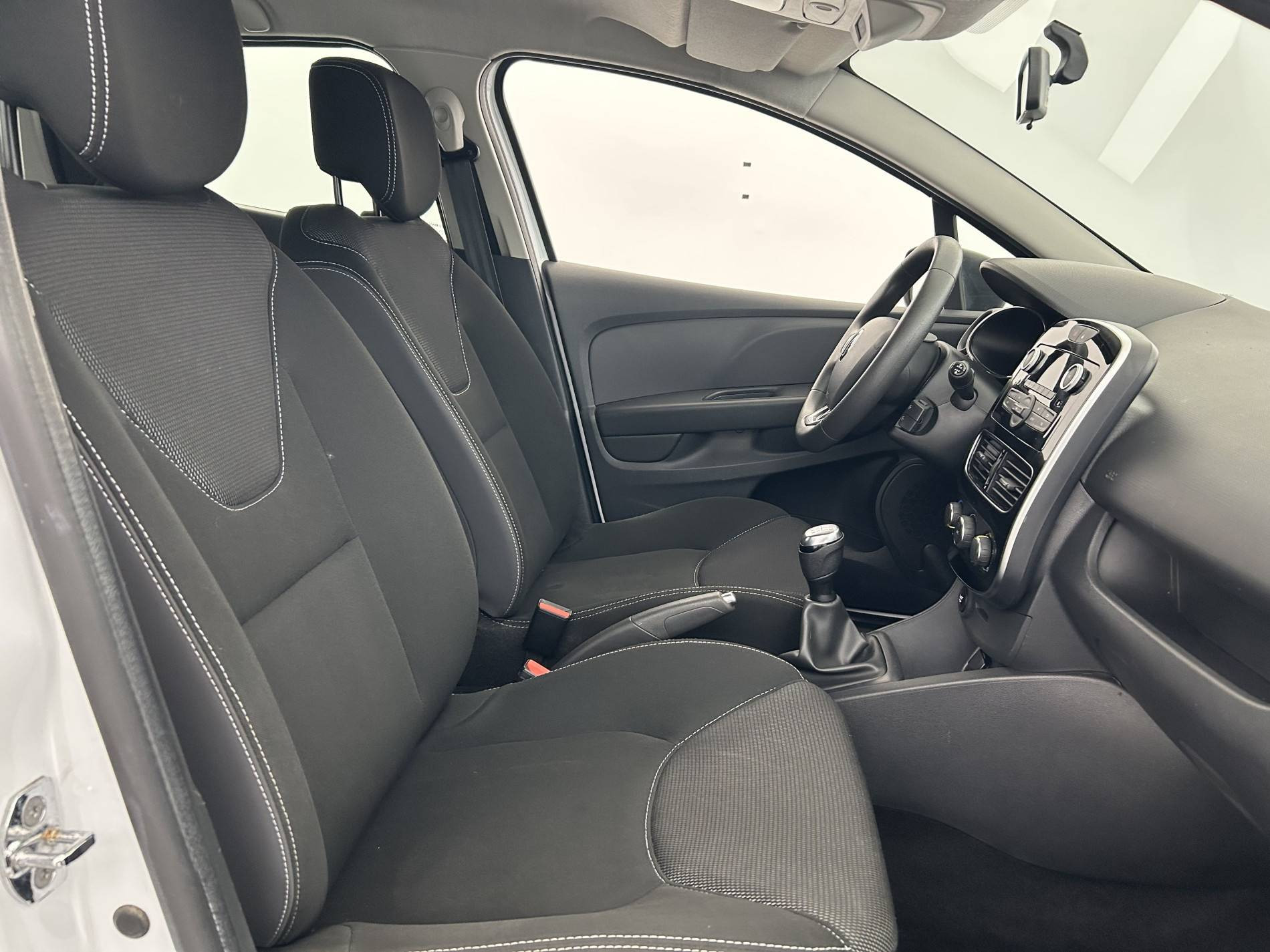 Vente en ligne Renault Clio 4 CLIO SOCIETE DCI 75 ENERGY au prix de 7 790 €