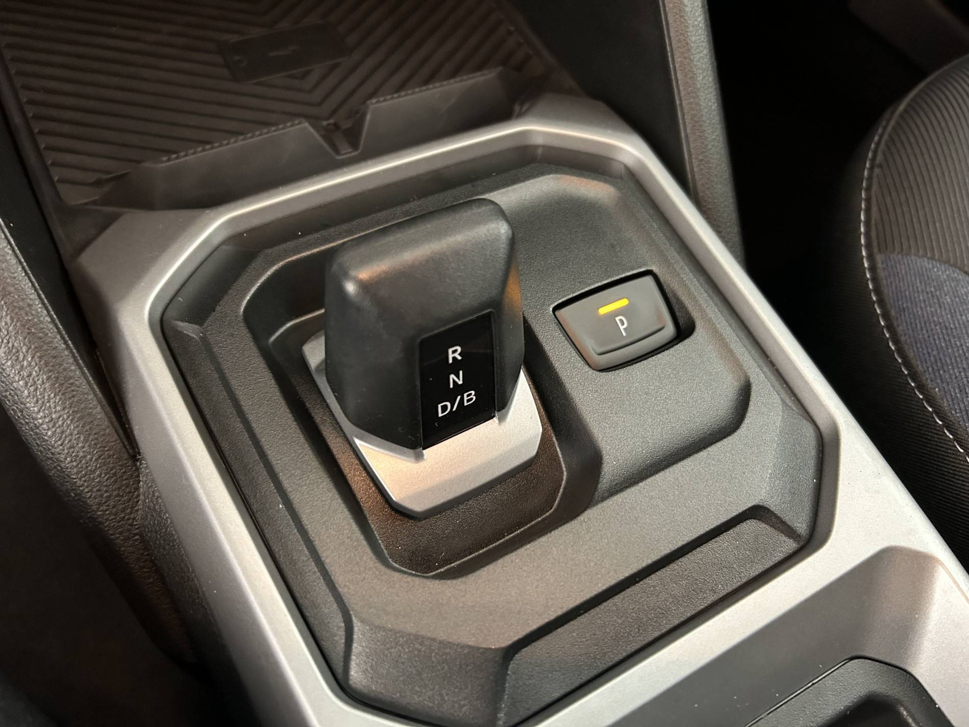 Vente en ligne Dacia Duster  Hybrid 140 au prix de 25 990 €