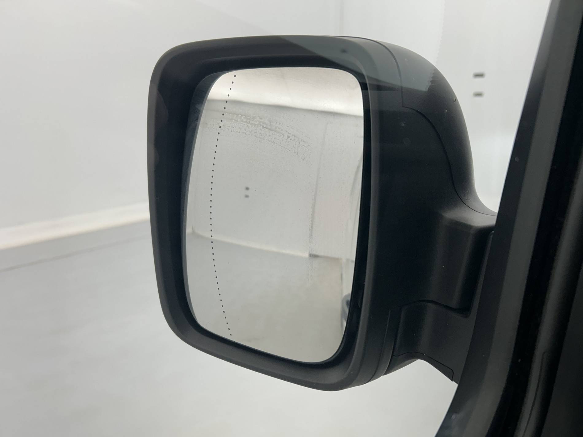 Vente en ligne Renault Trafic 3 Fourgon TRAFIC FGN L2H1 3000 KG BLUE DCI 130 au prix de 23 490 €