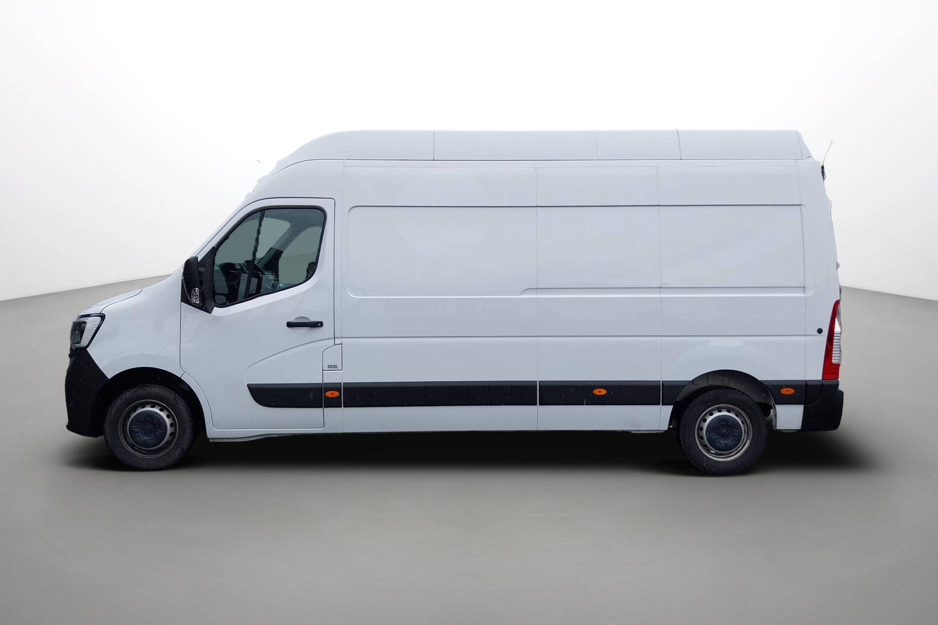 Vente en ligne Renault Master Fourgon MASTER FGN TRAC F3500 L3H3 BLUE DCI 135 au prix de 28 990 €