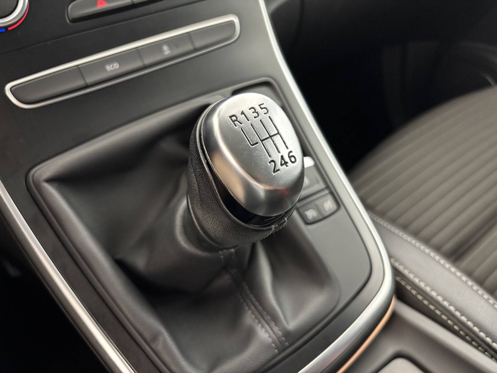 Vente en ligne Renault Scenic 4 Scenic Blue dCi 120 au prix de 16 900 €