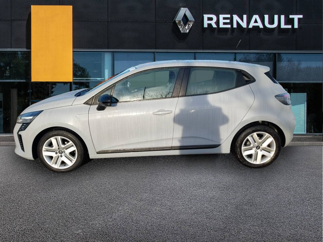 Vente en ligne Renault Clio 5 Clio TCe 90 au prix de 14 390 €