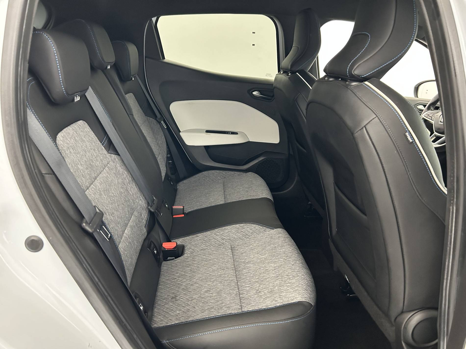 Vente en ligne Renault Clio 5 Clio E-Tech 140 au prix de 16 490 €
