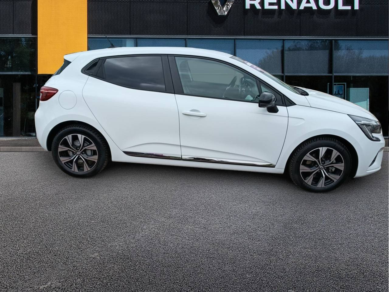 Vente en ligne Renault Clio 5 Clio E-Tech full hybrid 145 au prix de 16 490 €