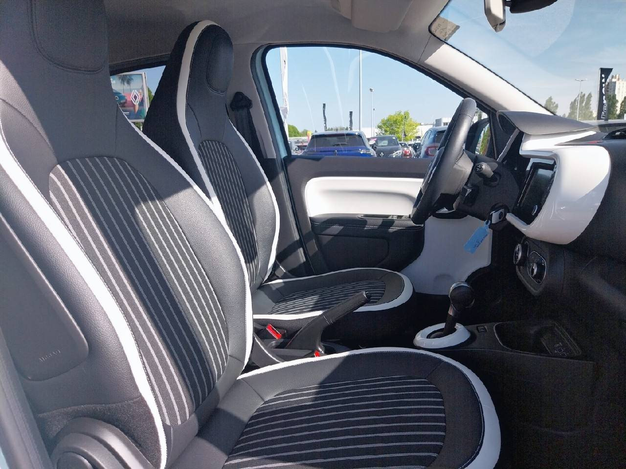 Vente en ligne Renault Twingo Electrique Twingo III E-Tech au prix de 12 990 €