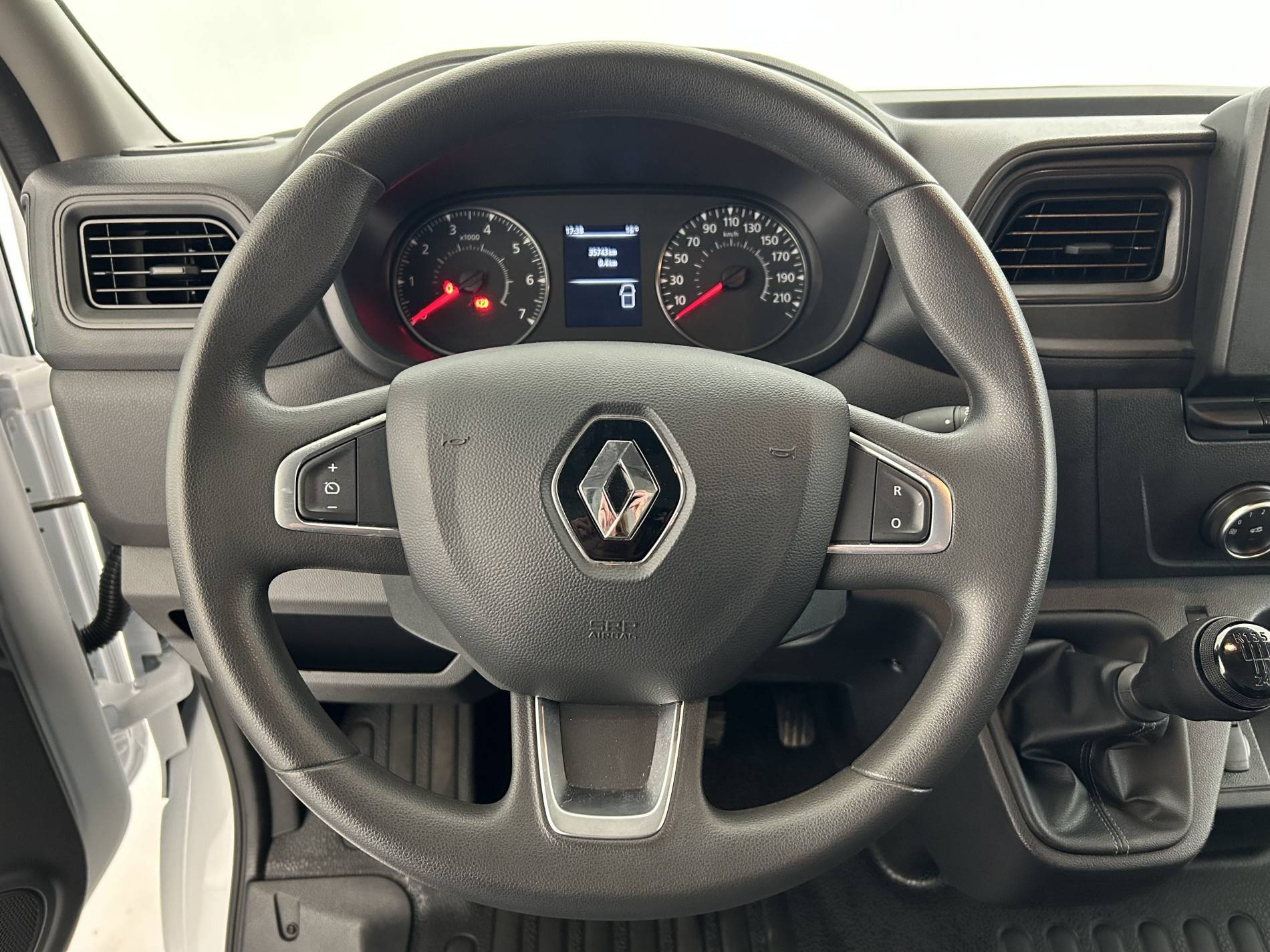 Vente en ligne Renault Master Fourgon MASTER CA TRAC F3500 L2H2 BLUE DCI 135 au prix de 26 490 €