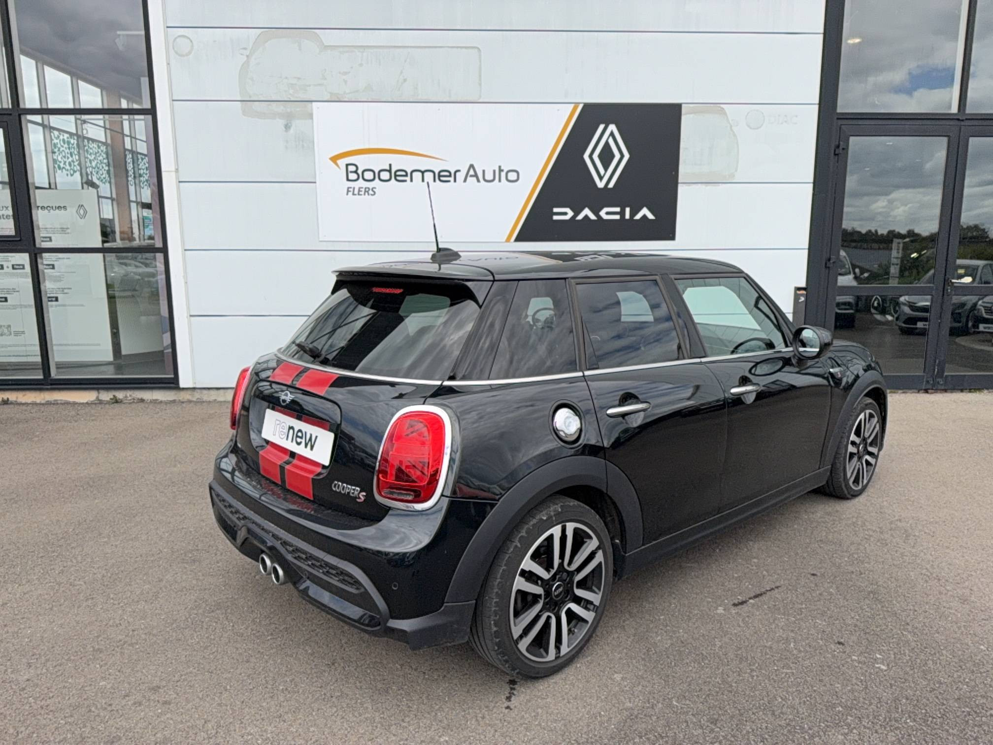 Vente en ligne Mini Hatch Hatch 5 Portes Cooper S 178 ch DKG7 au prix de 22 990 €