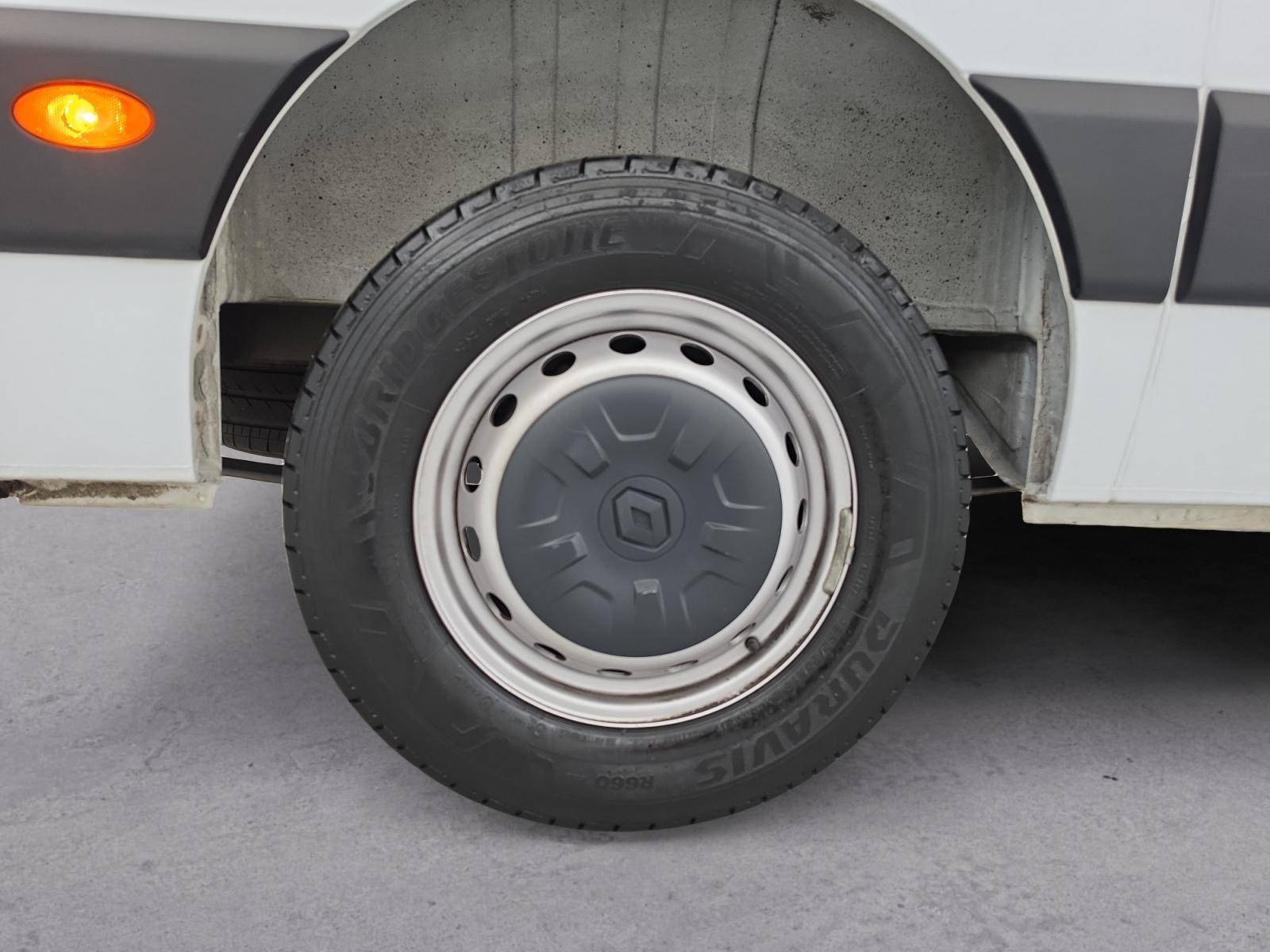 Vente en ligne Renault Master Fourgon MASTER FGN TRAC F3500 L3H3 BLUE DCI 135 au prix de 25 900 €