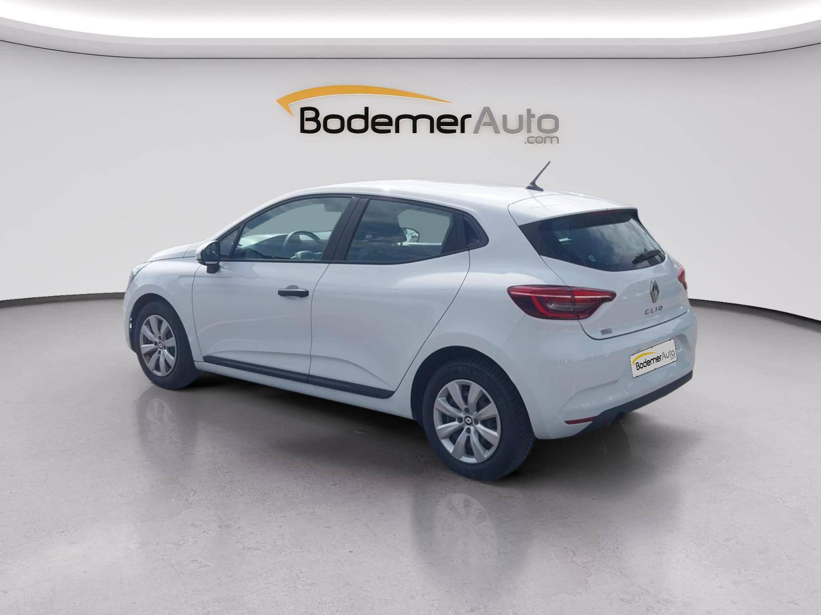 Vente en ligne Renault Clio 5 CLIO SOCIETE BLUE DCI 100 - 21N au prix de 11 990 €