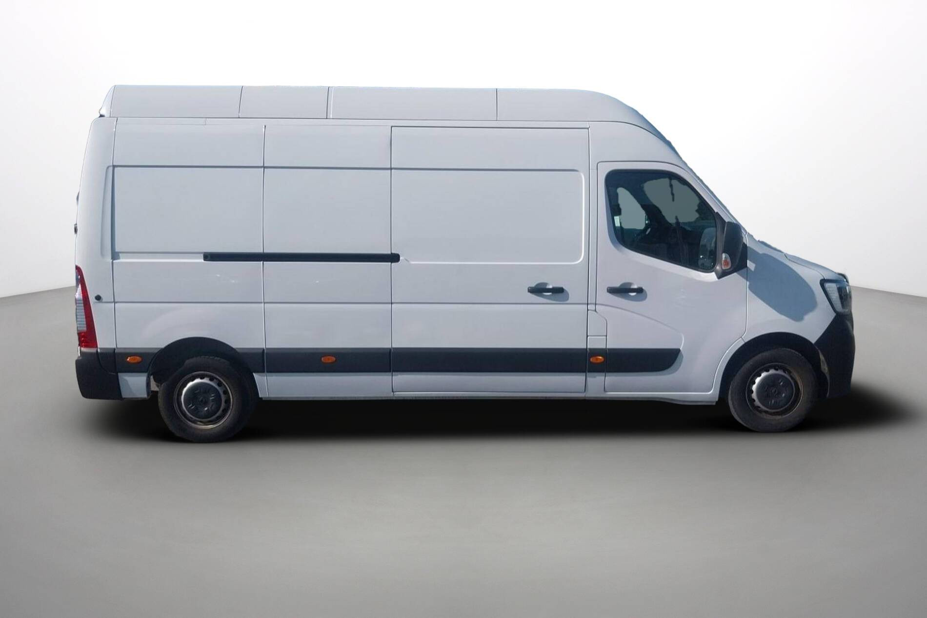 Vente en ligne Renault Master Fourgon MASTER FGN TRAC F3500 L3H3 BLUE DCI 135 au prix de 28 990 €