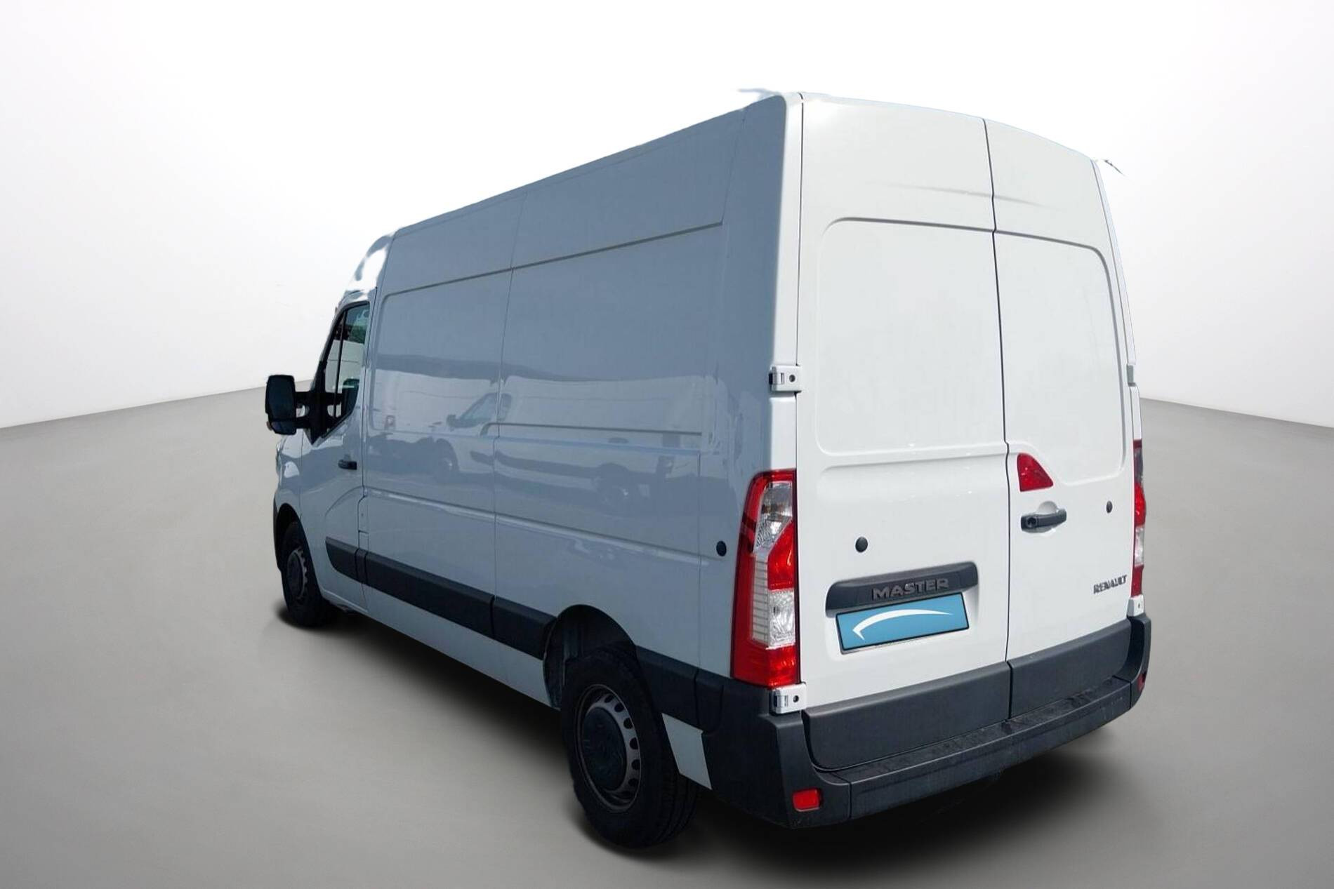 Vente en ligne Renault Master Fourgon MASTER FGN TRAC F3500 L2H2 BLUE DCI 135 au prix de 27 990 €