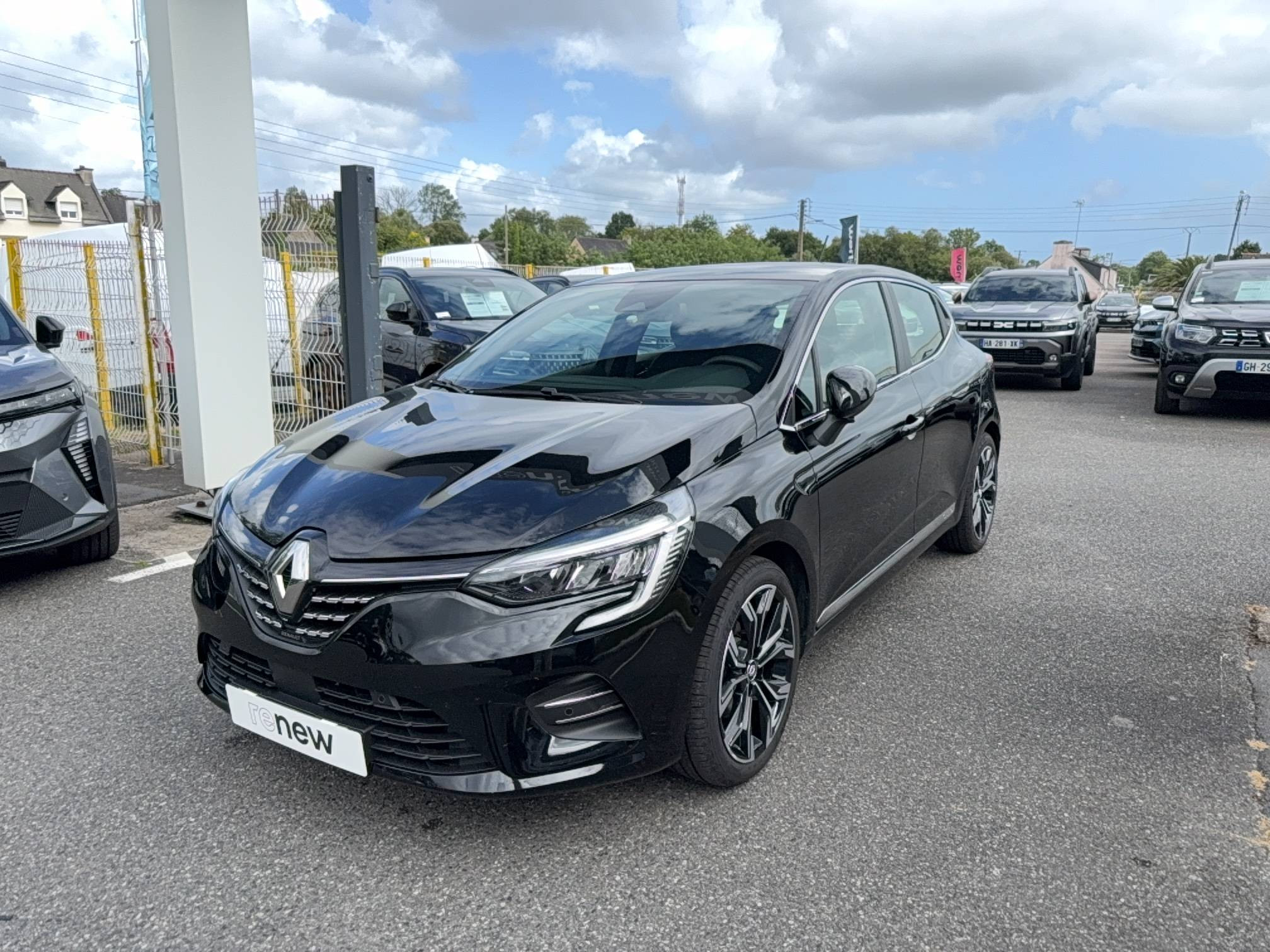 Renault Clio 5 Clio E-Tech 140 - 21N occasion de 2022 en vente à Concarneau