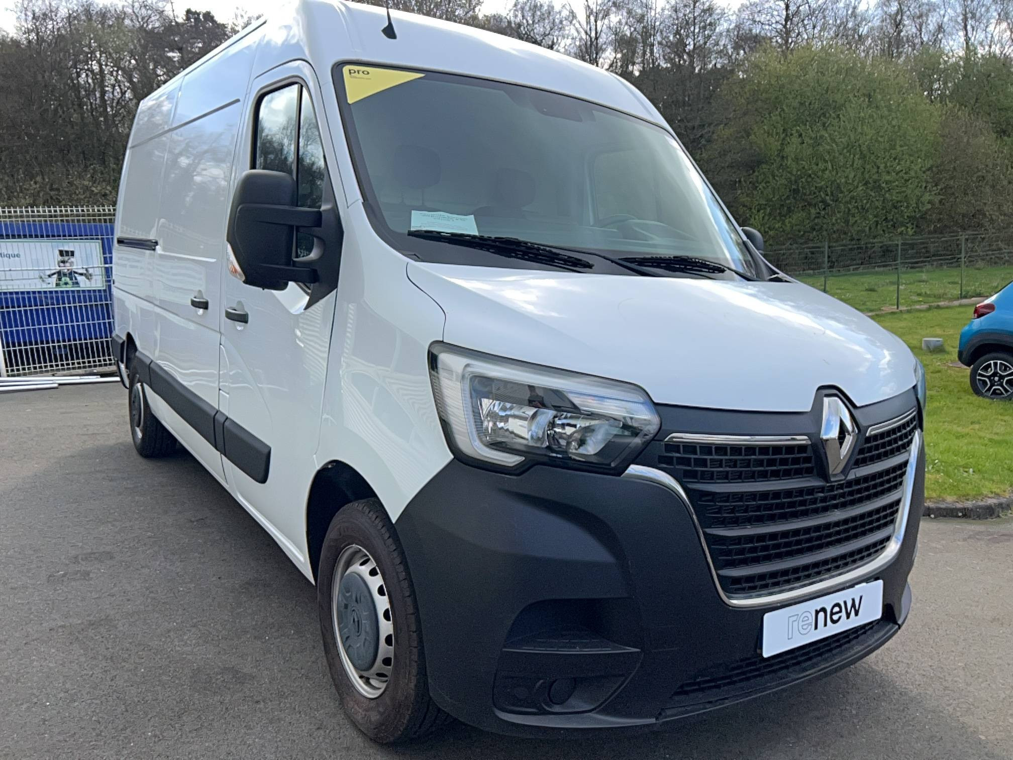 Vente en ligne Renault Master Fourgon MASTER FGN TRAC F3500 L2H2 BLUE DCI 135 au prix de 23 590 €