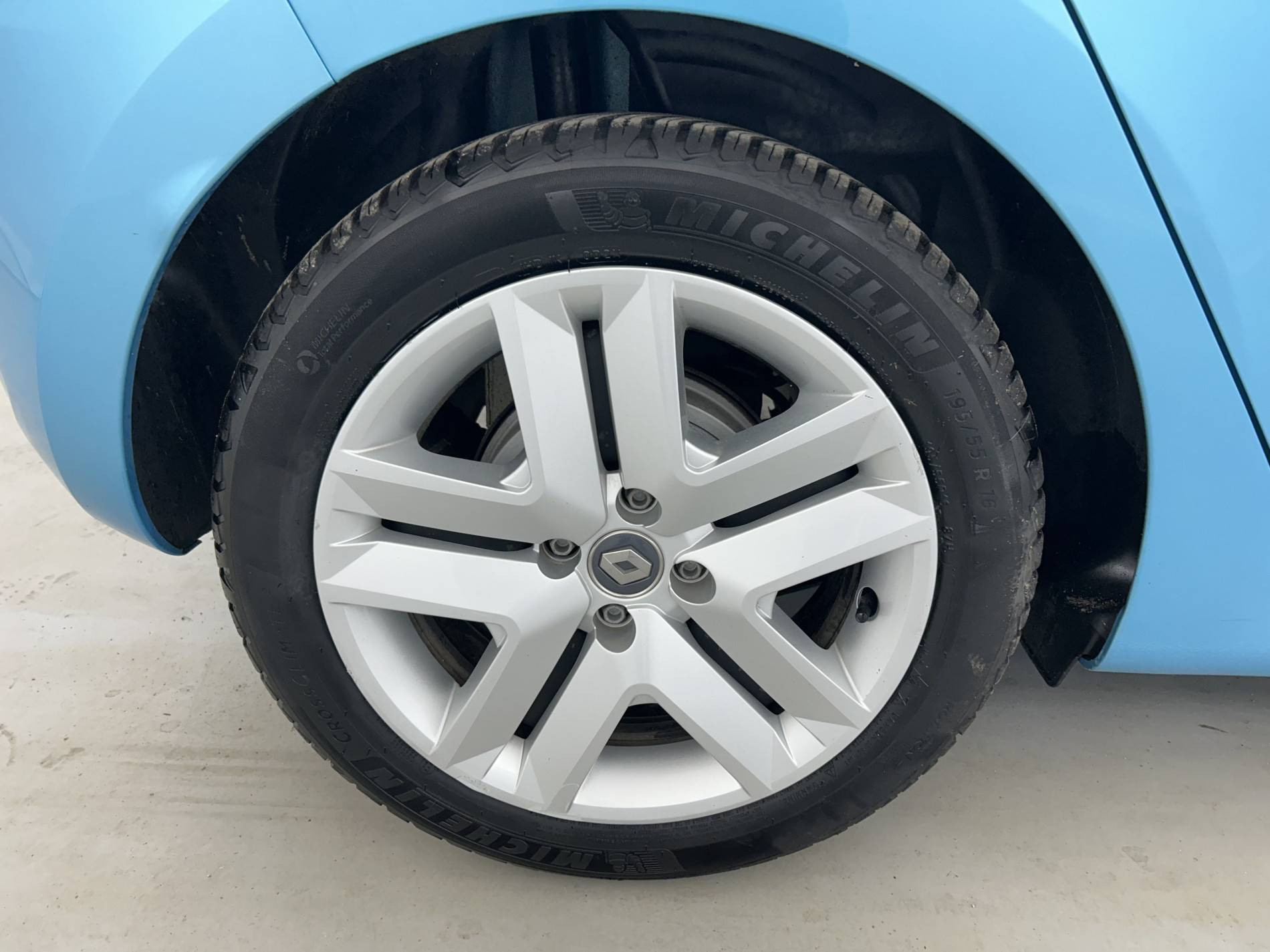 Vente en ligne Renault Clio 5 Clio E-Tech 140 - 21N au prix de 15 390 €