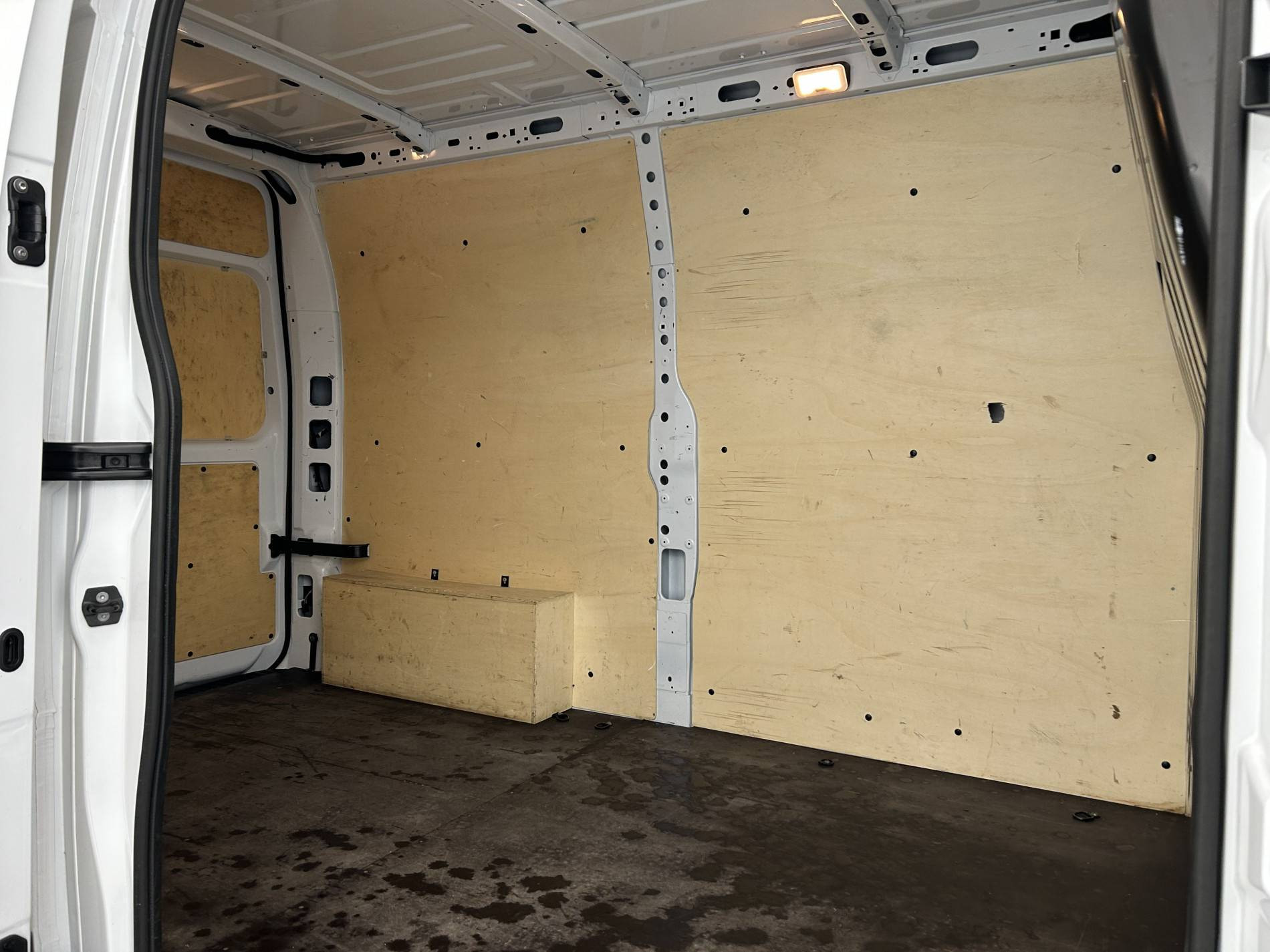 Vente en ligne Renault Master Fourgon MASTER FGN TRAC F3500 L2H2 BLUE DCI 135 au prix de 25 990 €