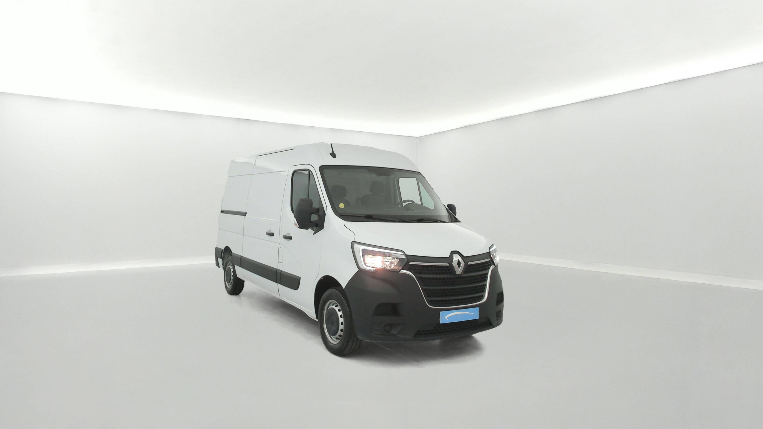 Vente en ligne Renault Master Fourgon MASTER FGN TRAC F3500 L2H2 BLUE DCI 135 au prix de 22 990 €