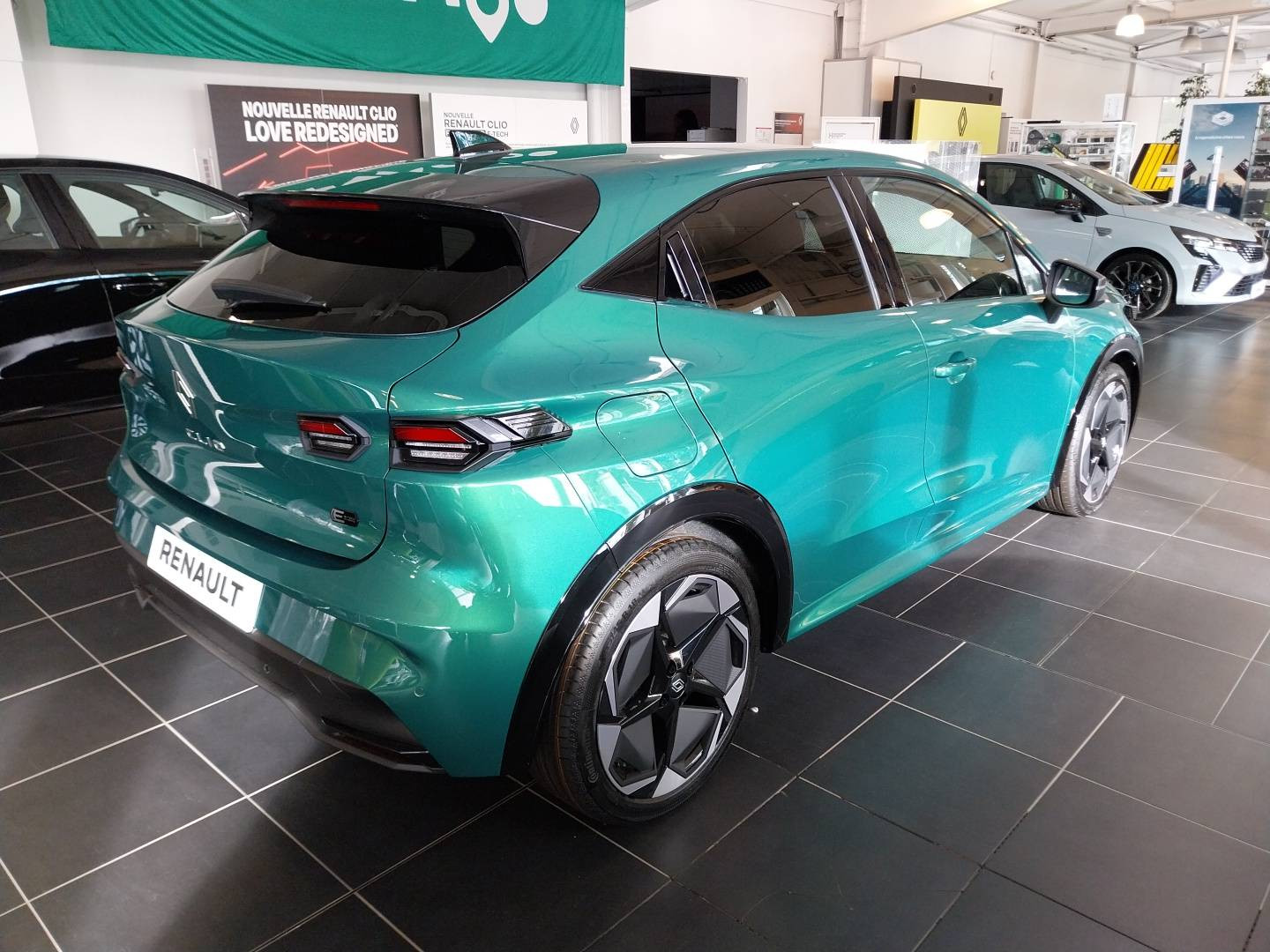 Vente en ligne Renault Clio 6 Clio E-Tech full hybrid 160 ch au prix de 27 390 €