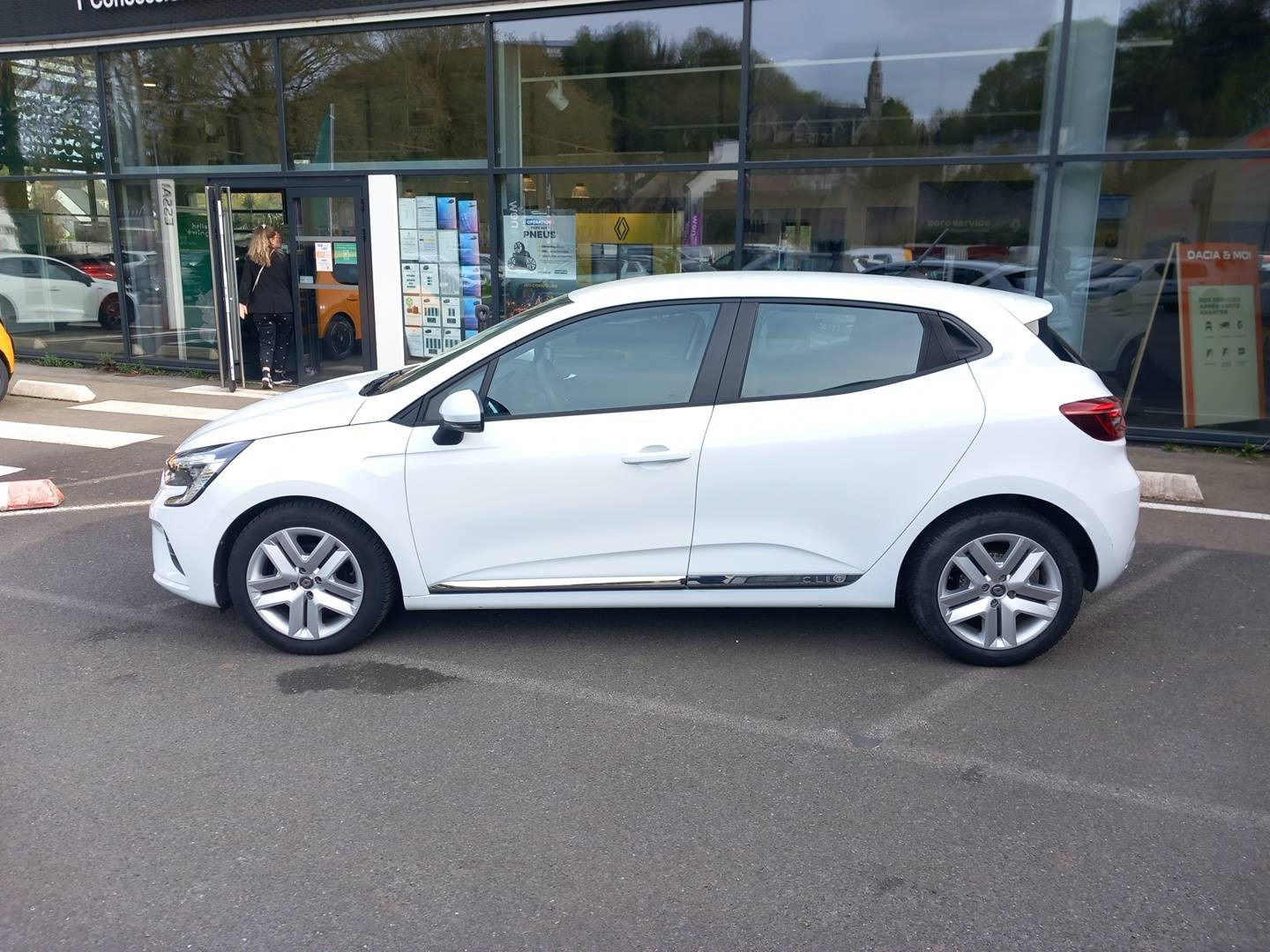 Vente en ligne Renault Clio 5 Clio TCe 90 X-Tronic - 21N au prix de 13 990 €