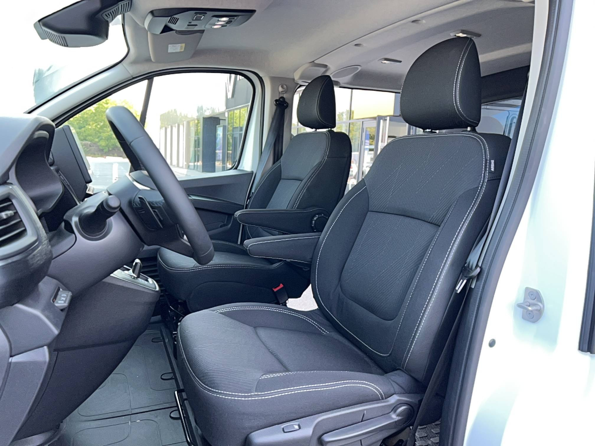 Vente en ligne Renault Trafic Cabine Approfondie TRAFIC CA BLUE DCI 170 L2H1 3T AUTO au prix de 40 990 €