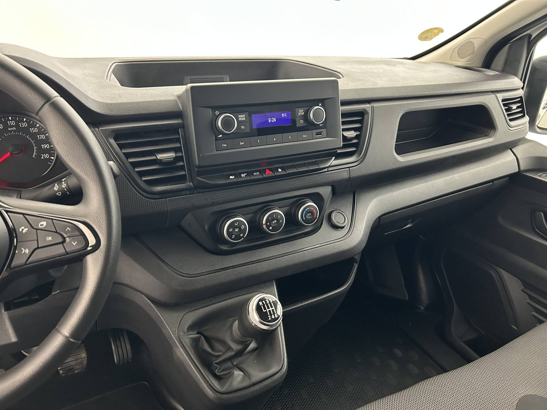 Vente en ligne Renault Trafic 3 Fourgon TRAFIC FGN L2H1 3000 KG BLUE DCI 130 au prix de 23 490 €