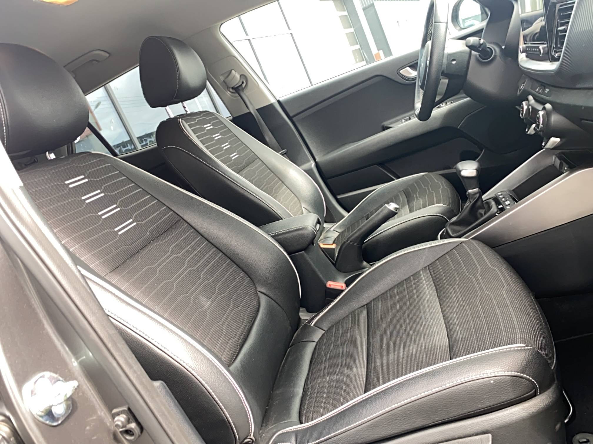 Vente en ligne Kia Stonic  1.0 T-GDi 100 ch DCT7 au prix de 19 490 €