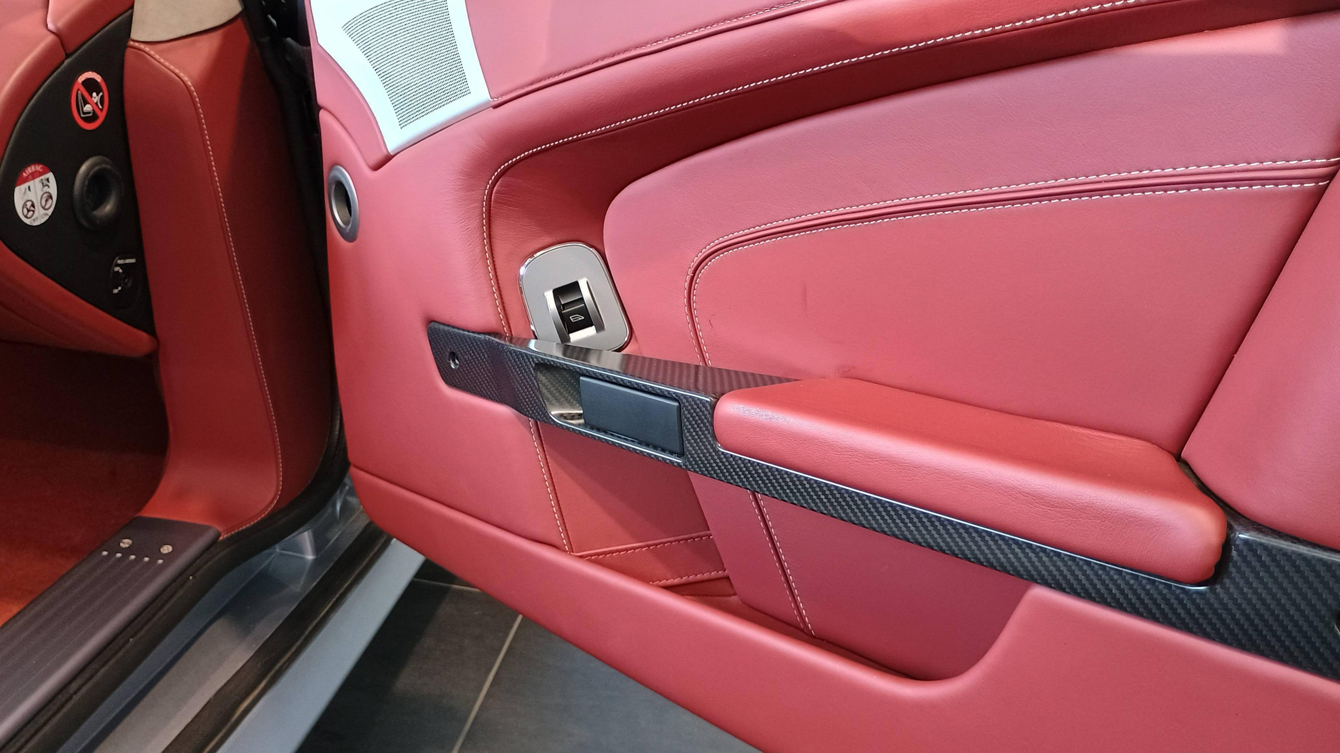 Vente en ligne Aston Martin DB9 DB9 au prix de 99 990 €