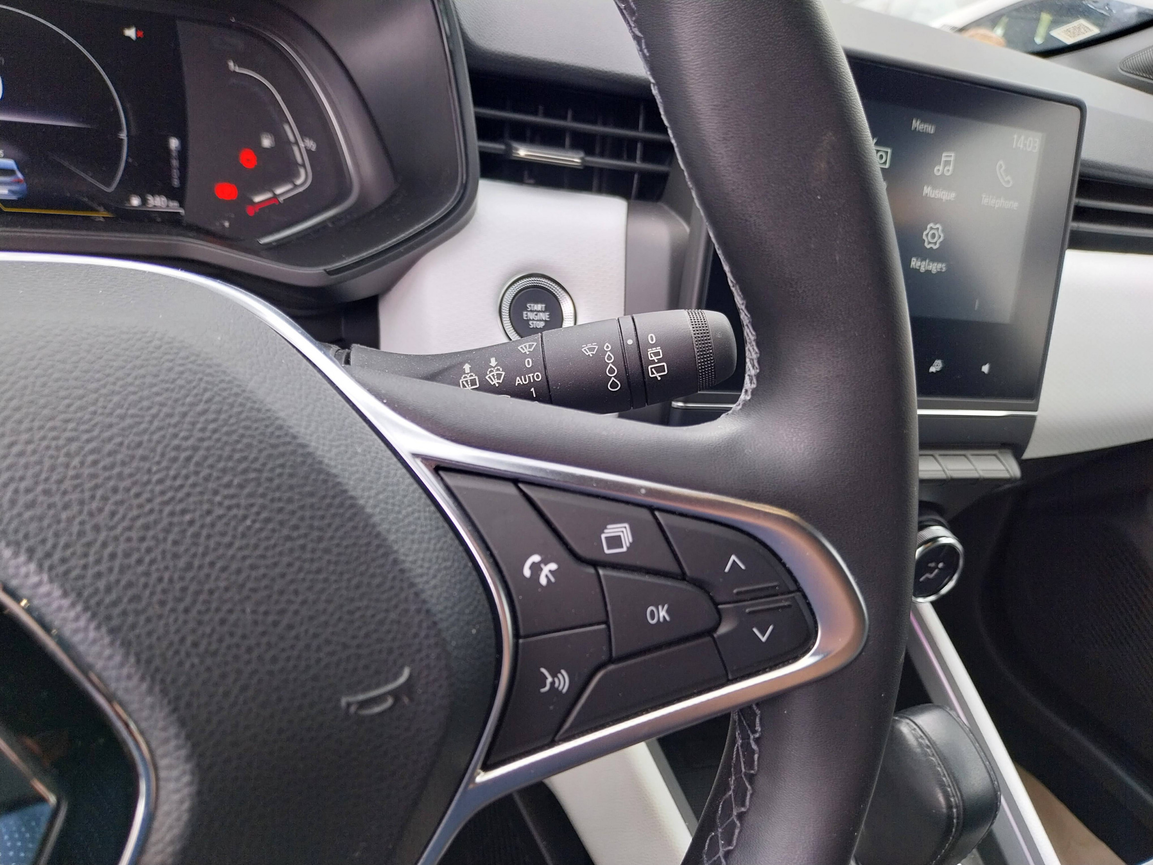 Vente en ligne Renault Clio 5 Clio E-Tech full hybrid 145 au prix de 19 000 €