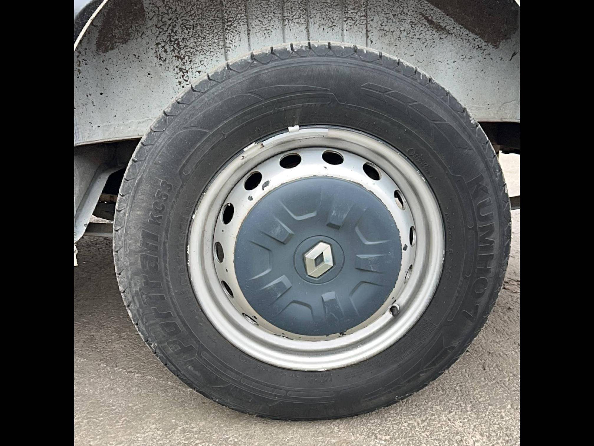 Vente en ligne Renault Master Fourgon MASTER FGN TRAC F3500 L2H2 ENERGY DCI 145 POUR TRANSF au prix de 19 890 €