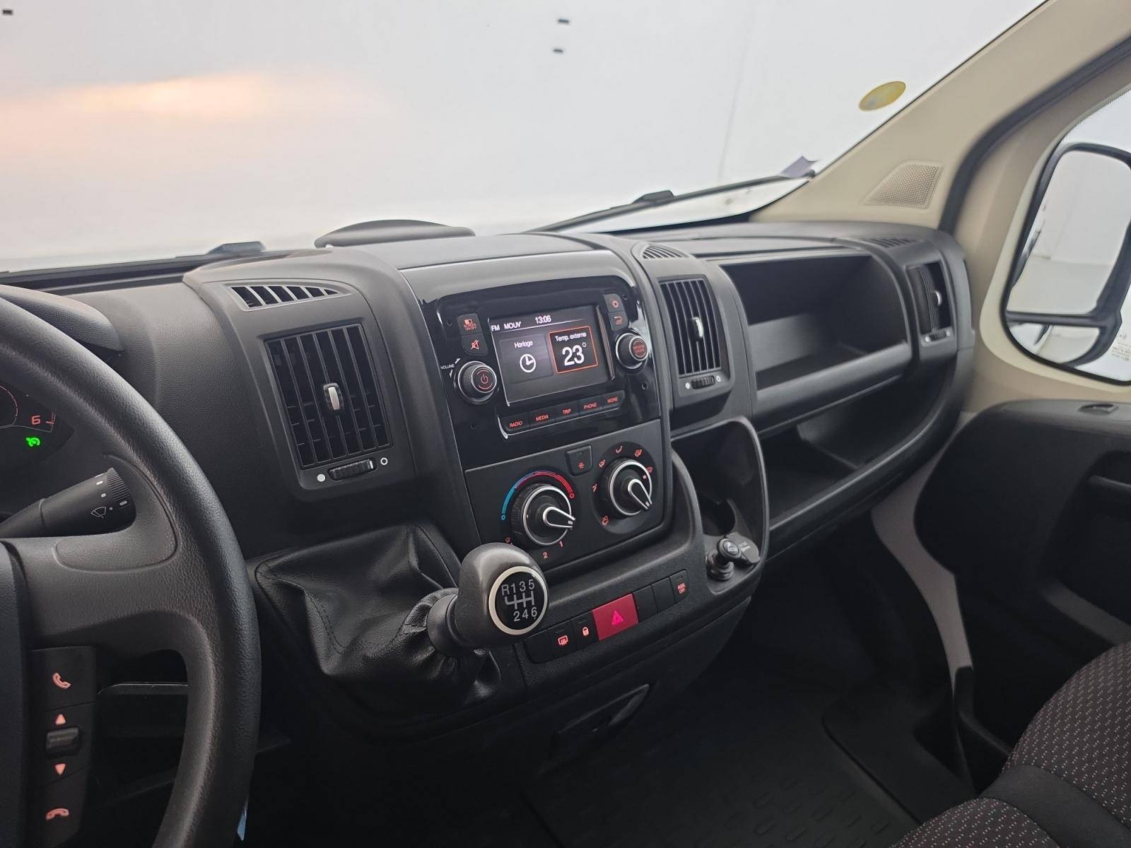 Vente en ligne Peugeot Boxer Fourgon BOXER TOLE 330 L1H1 BLUEHDI 120 S&S au prix de 17 990 €
