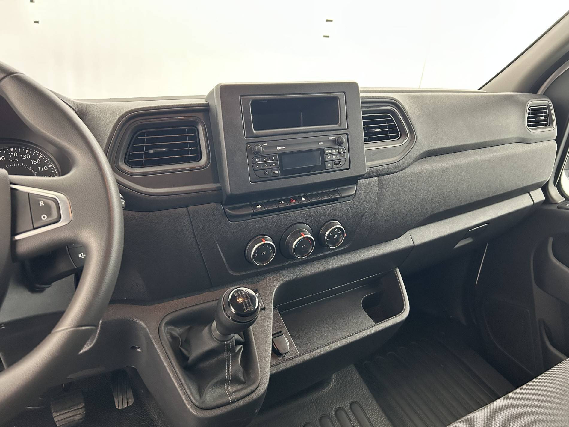 Vente en ligne Renault Master Fourgon MASTER FGN TRAC F3500 L2H2 BLUE DCI 135 au prix de 26 990 €