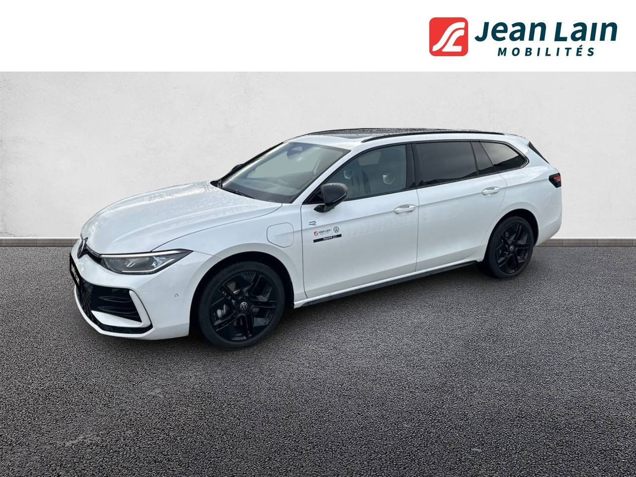Vente en ligne VOLKSWAGEN PASSAT Passat 1.5 eHybrid 272 DSG6 R-Line de 2024 au prix de 49 990 €